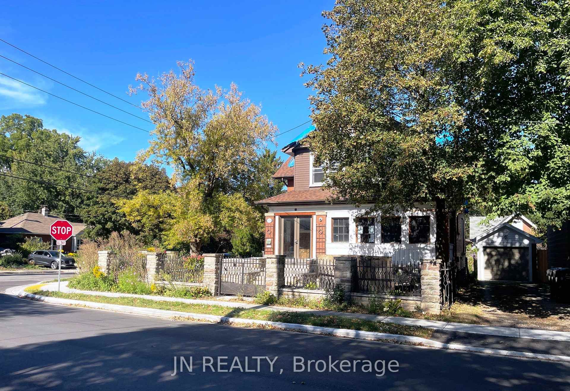 Photo of 100 Mill Street N