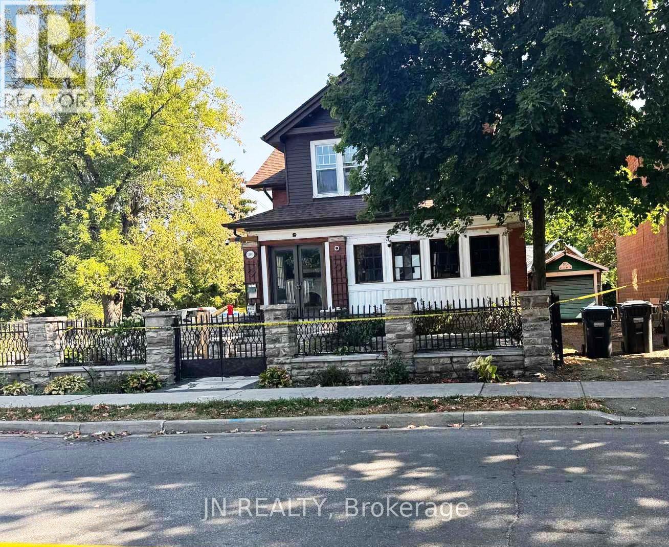 Photo 3 of 100 Mill Street N, Brampton, Downtown Brampton — HOMEH