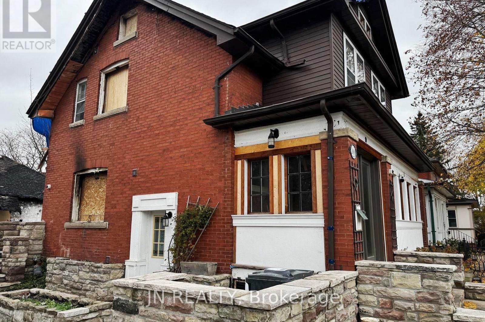 Photo 5 of 100 Mill Street N, Brampton, Downtown Brampton — HOMEH