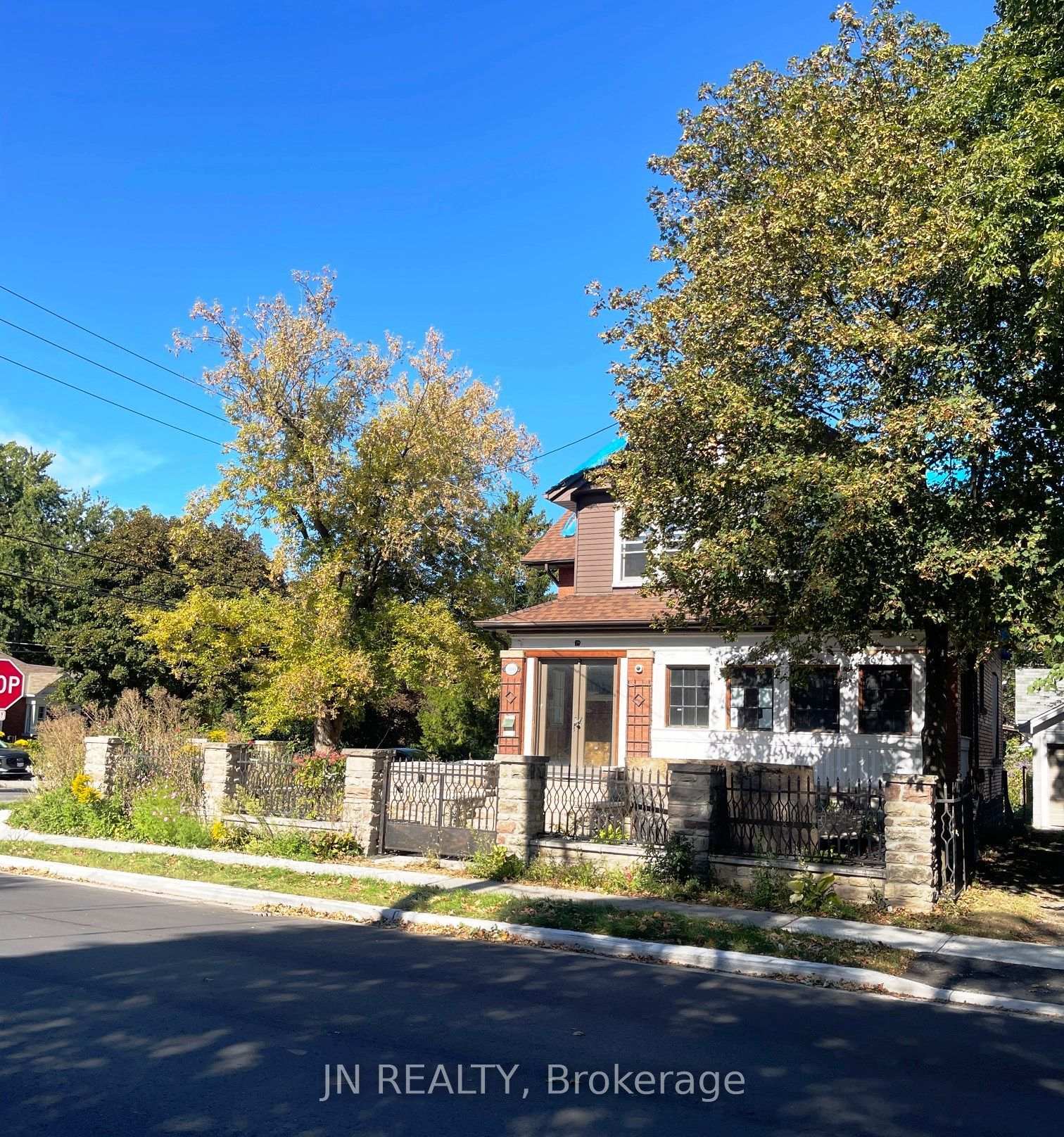 Photo 6 of 100 Mill Street N, Brampton, Downtown Brampton — HOMEH
