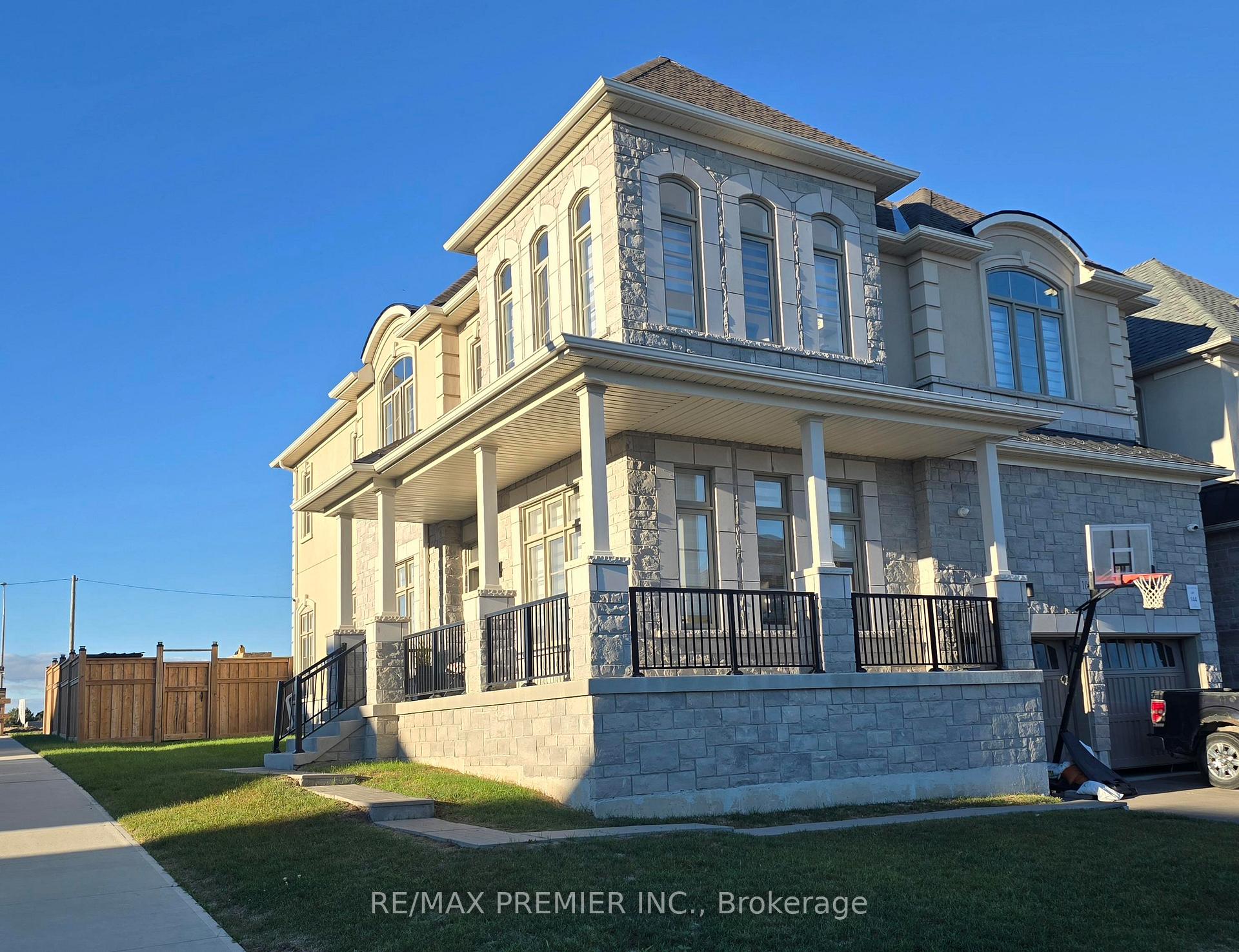 Photo 2 of 106 Ed Ewert Avenue, Clarington, Newcastle — HOMEH