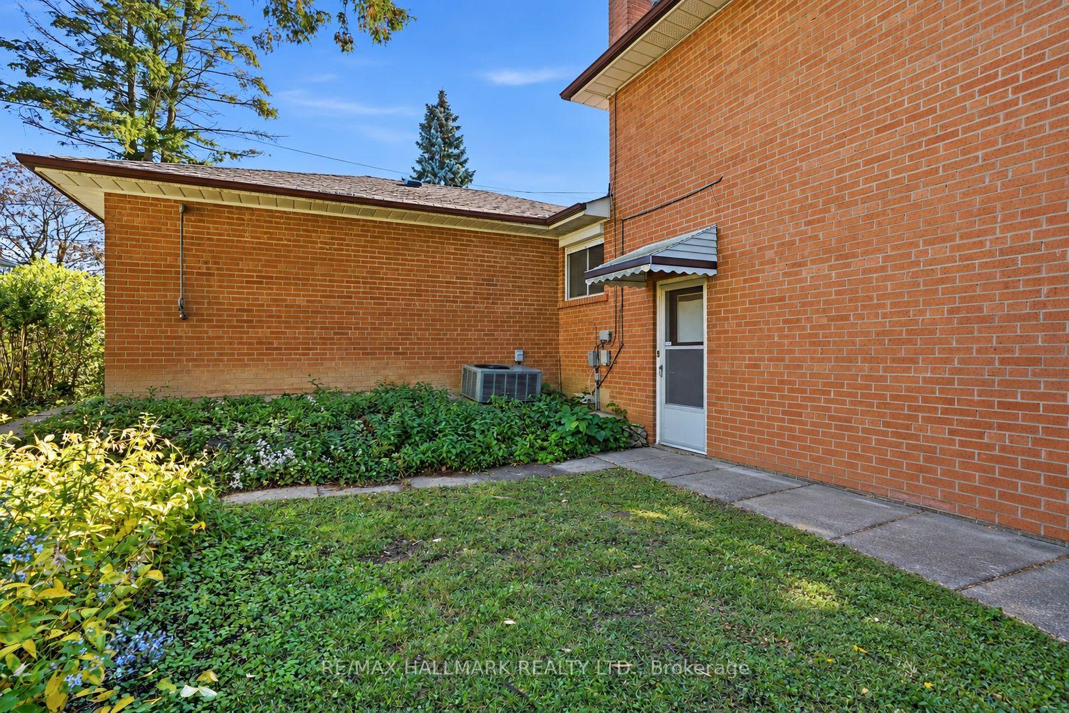 Photo 16 of 24 & 26 Wynn Road, North York, Willowdale West — HOMEH