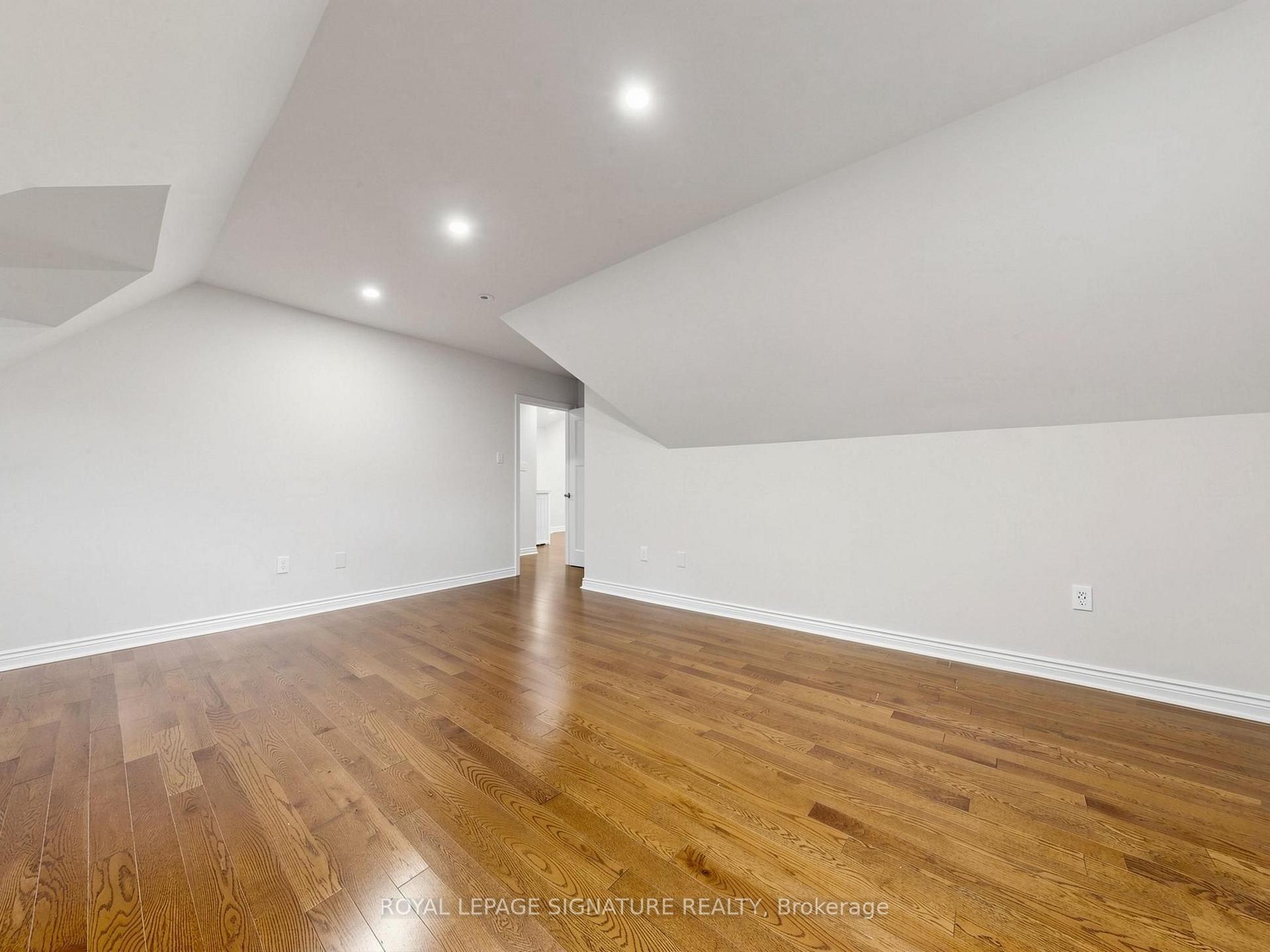 Photo 43 of 92 Inglewood Drive, Toronto, Rosedale-Moore Park — HOMEH