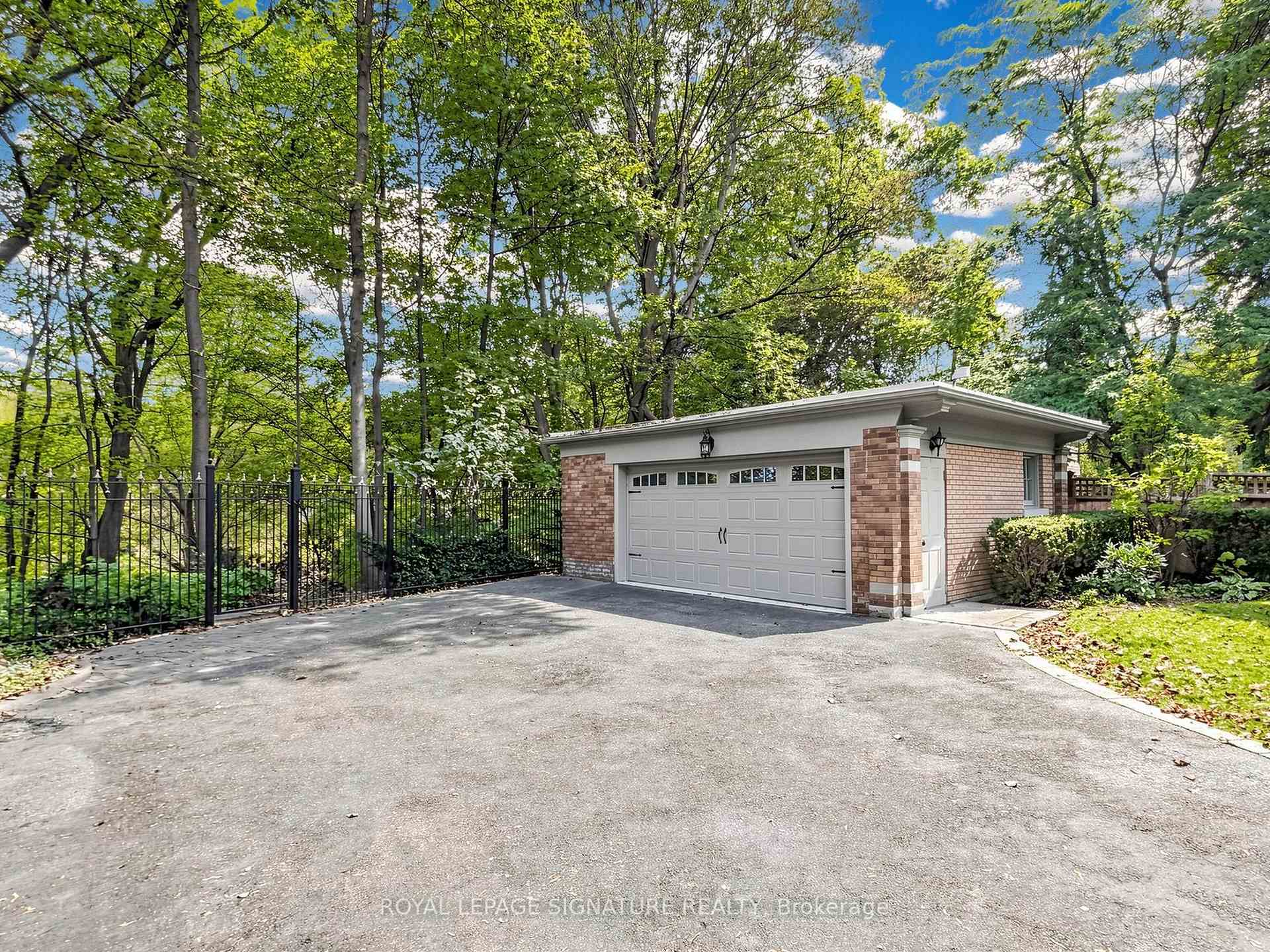 Photo 41 of 92 Inglewood Drive, Toronto, Rosedale-Moore Park — HOMEH