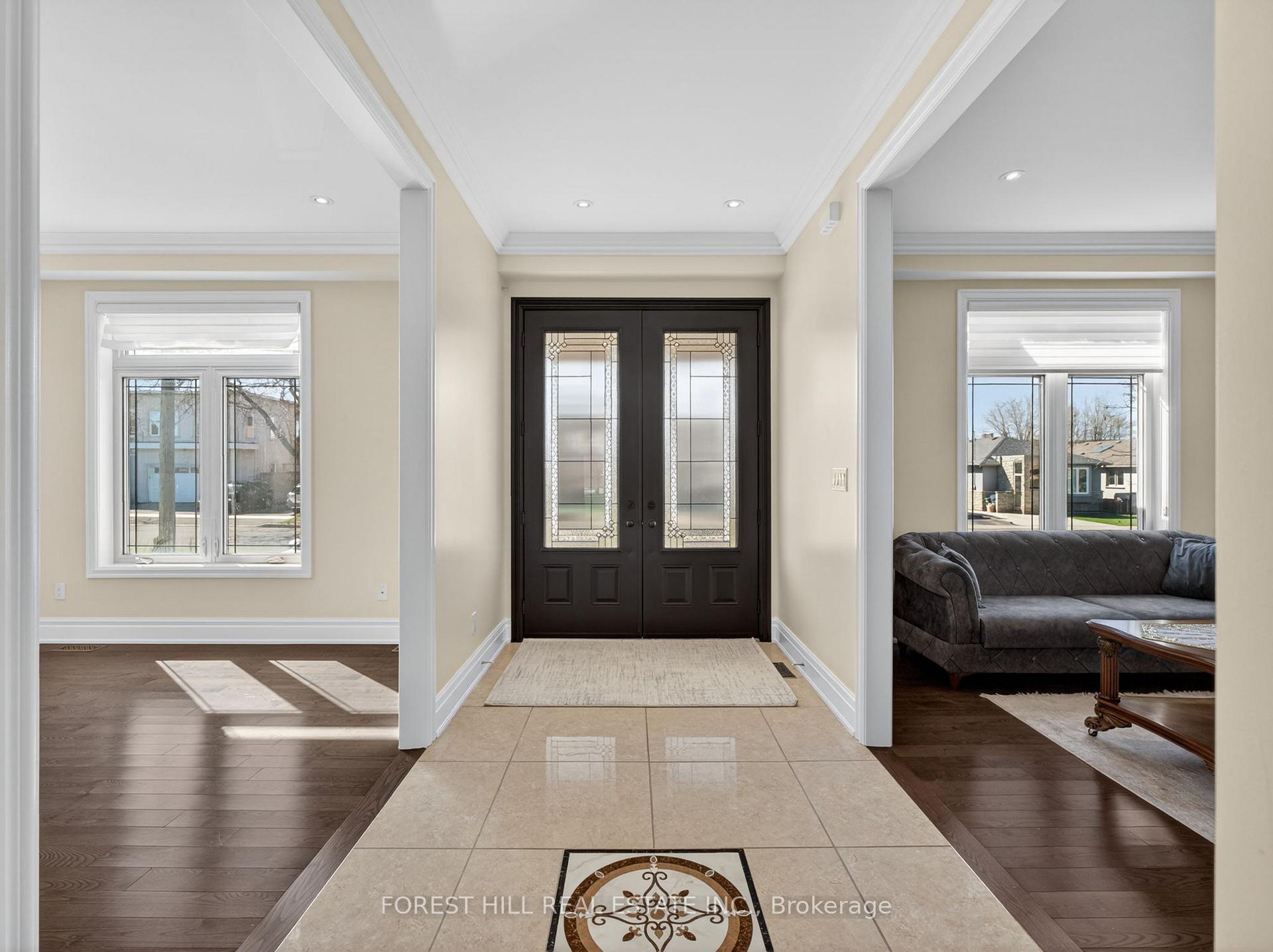 Photo 4 of 114 Regent Road, North York, Downsview-Roding-CFB — HOMEH