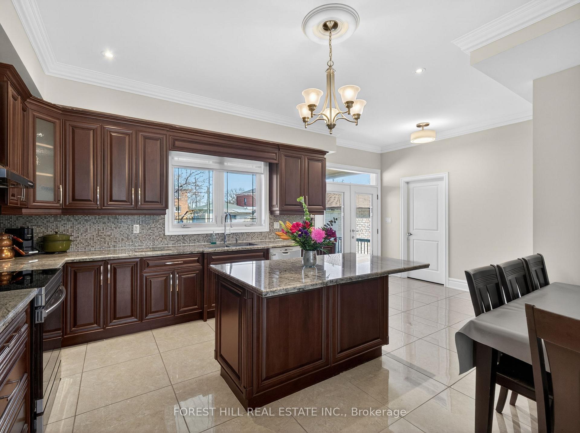Photo 8 of 114 Regent Road, North York, Downsview-Roding-CFB — HOMEH