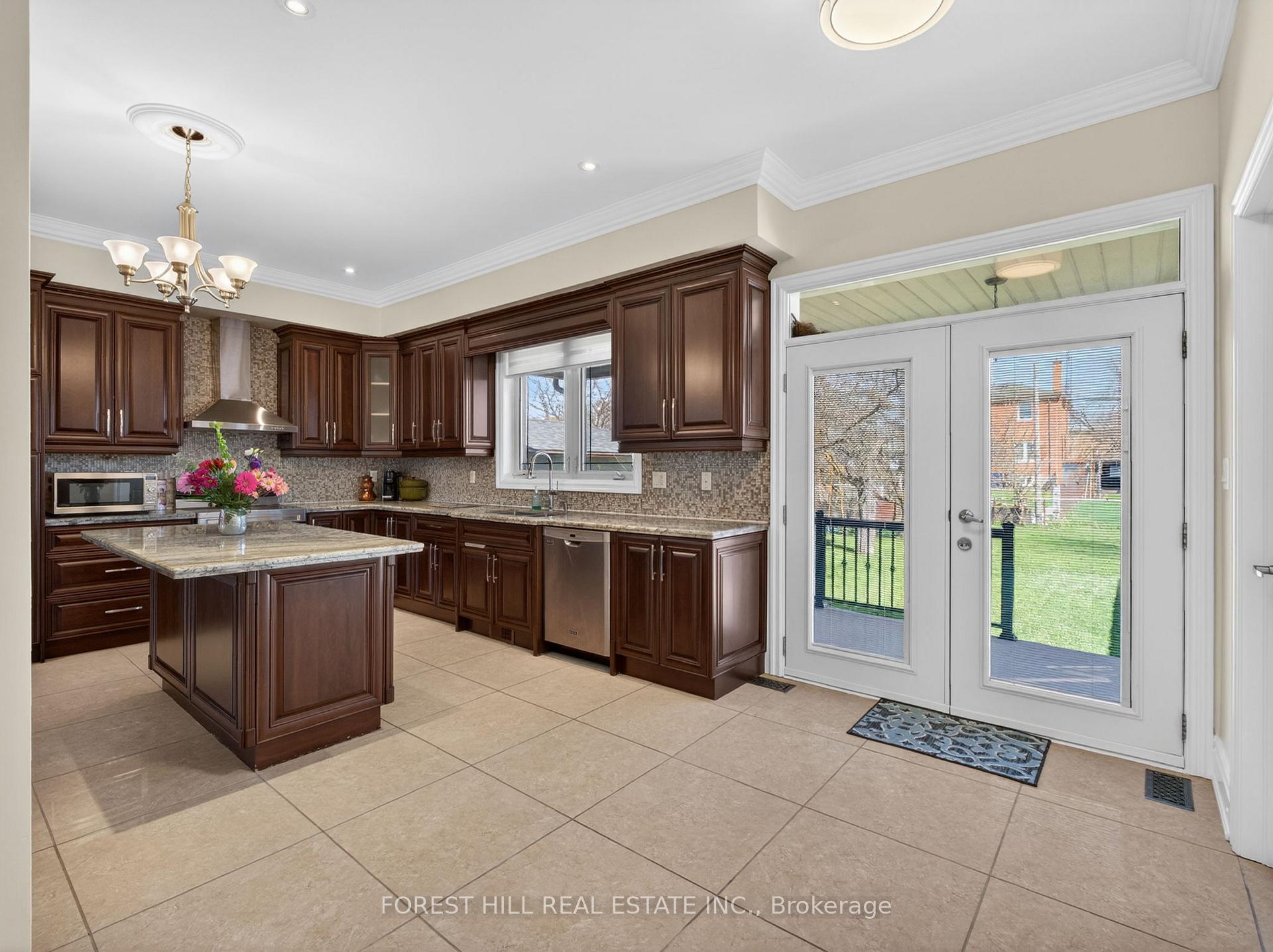Photo 9 of 114 Regent Road, North York, Downsview-Roding-CFB — HOMEH