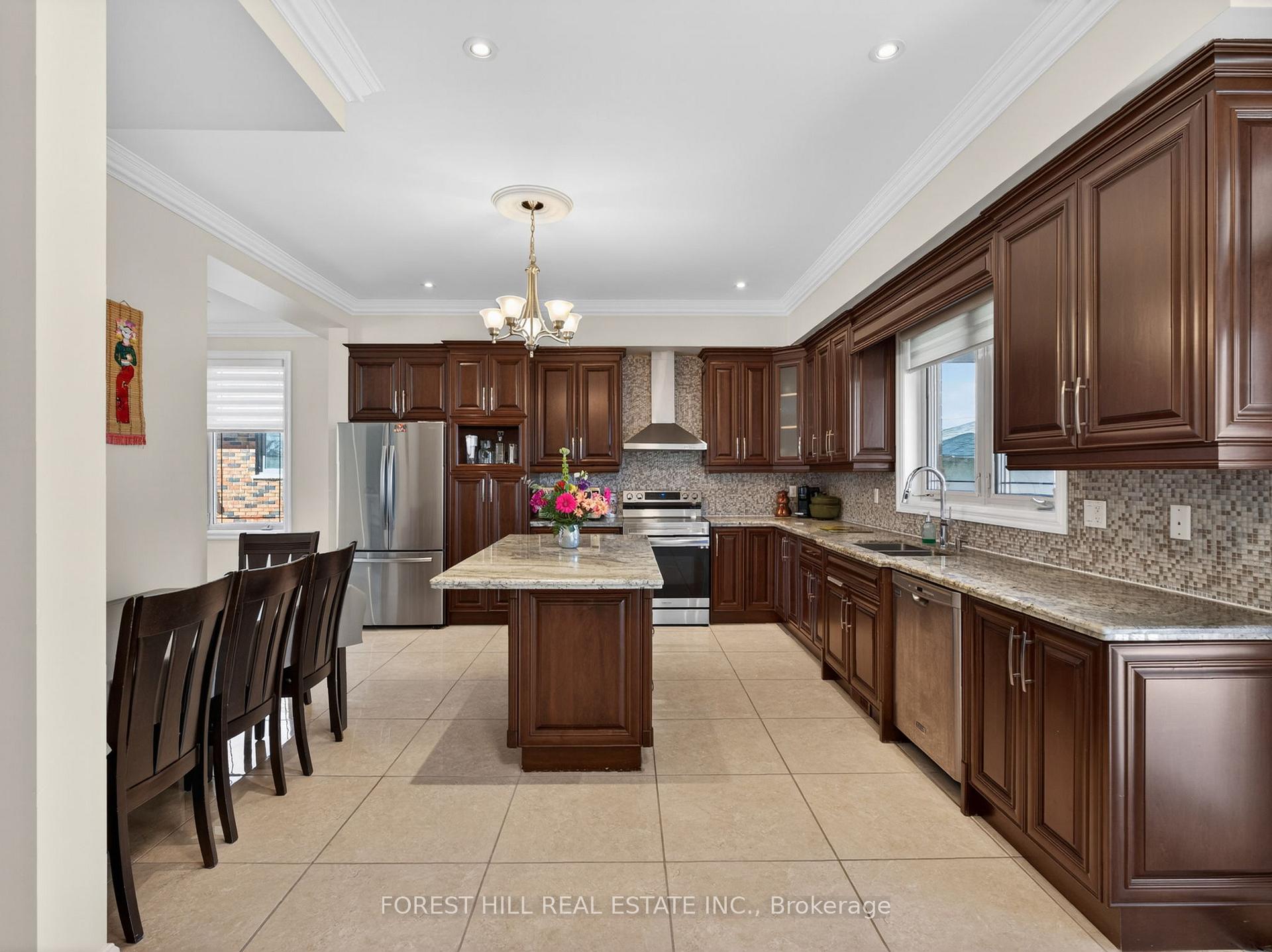 Photo 10 of 114 Regent Road, North York, Downsview-Roding-CFB — HOMEH