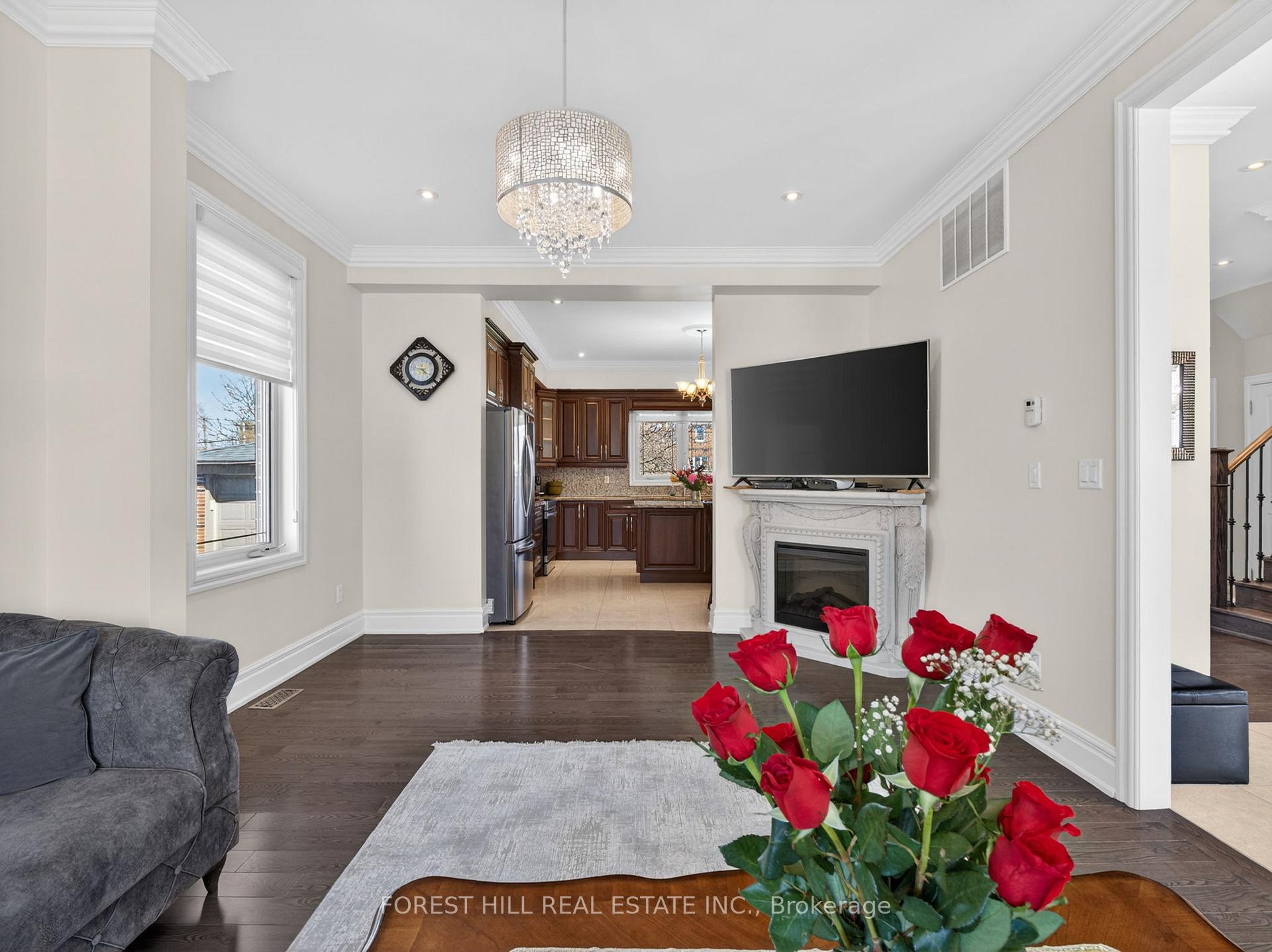 Photo 13 of 114 Regent Road, North York, Downsview-Roding-CFB — HOMEH