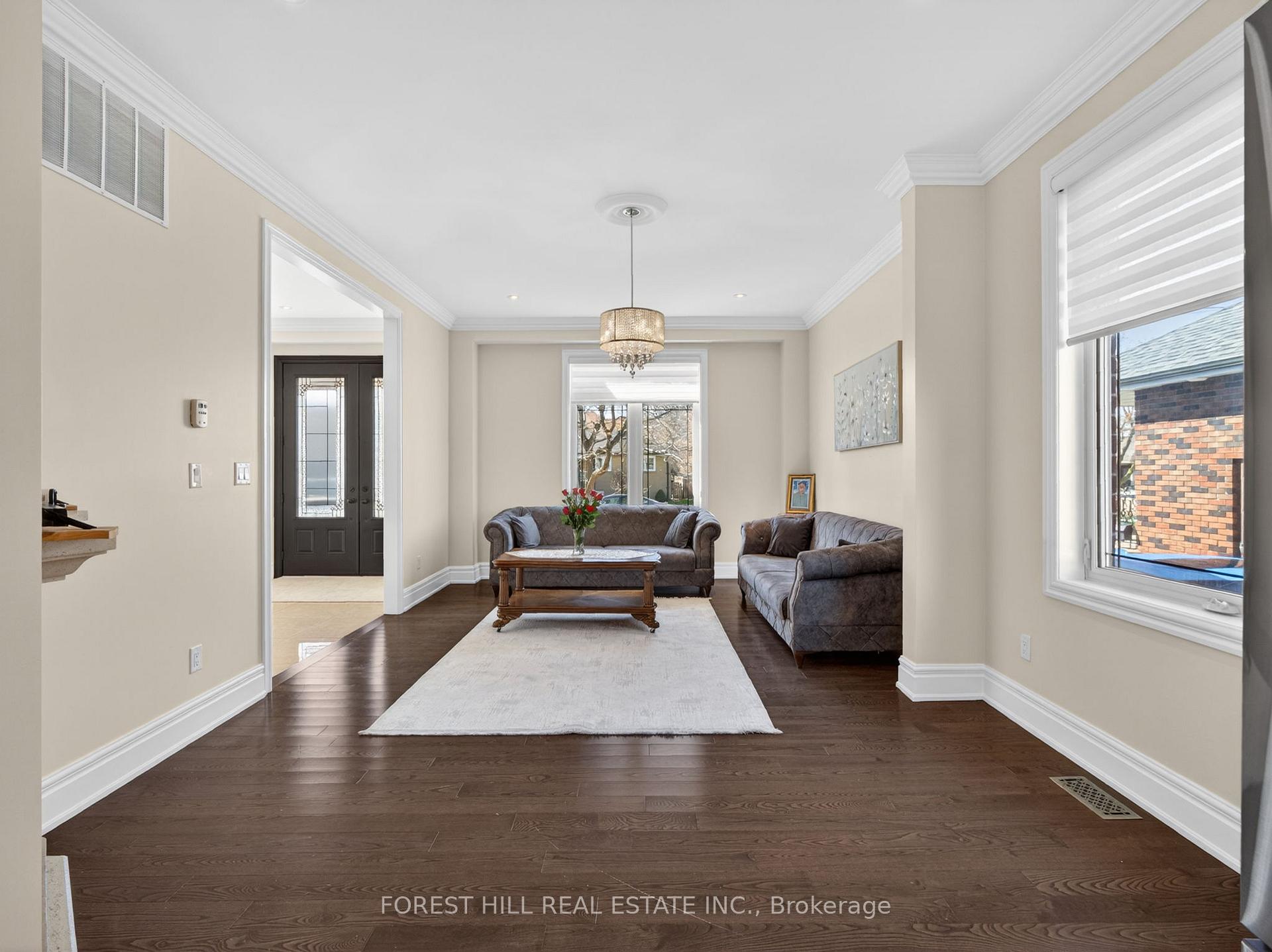Photo 19 of 114 Regent Road, North York, Downsview-Roding-CFB — HOMEH