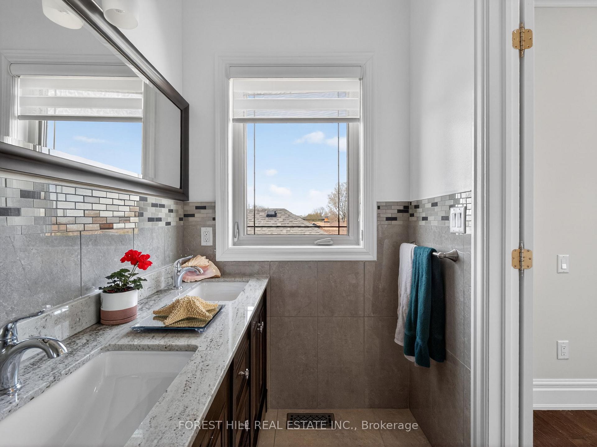 Photo 22 of 114 Regent Road, North York, Downsview-Roding-CFB — HOMEH