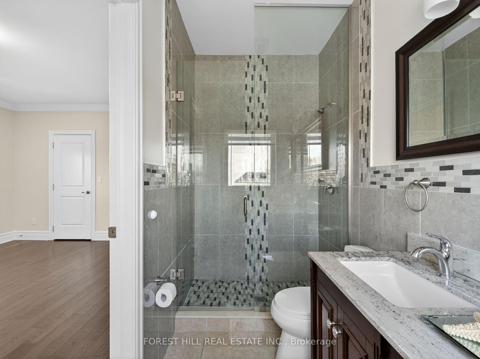 Photo 23 of 114 Regent Road, North York, Downsview-Roding-CFB — HOMEH