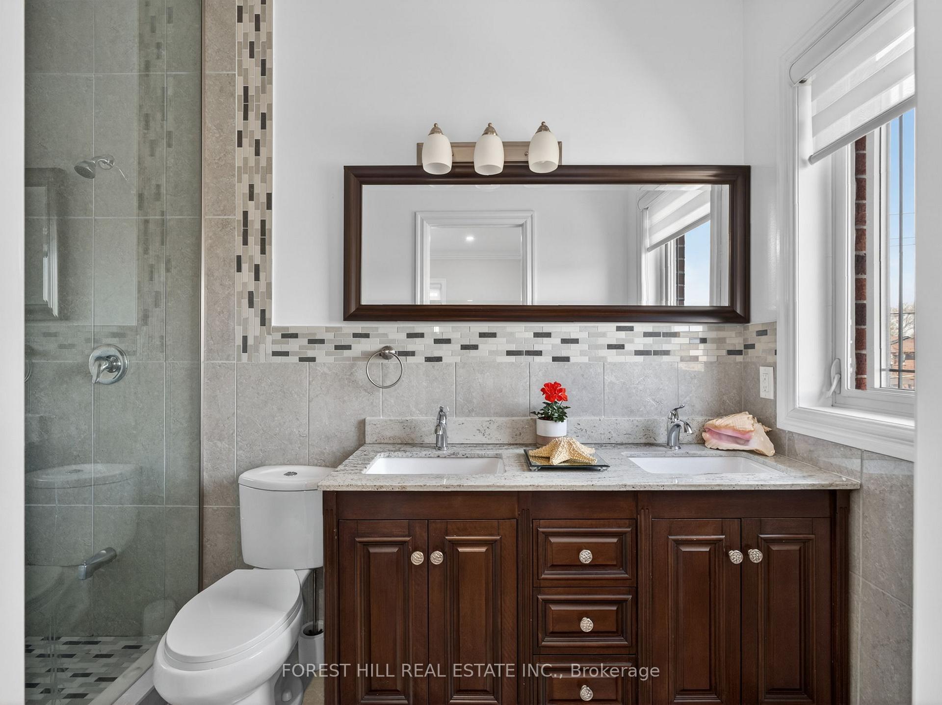 Photo 36 of 114 Regent Road, North York, Downsview-Roding-CFB — HOMEH