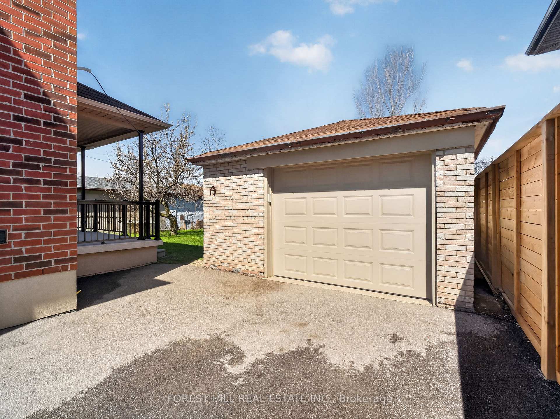 Photo 49 of 114 Regent Road, North York, Downsview-Roding-CFB — HOMEH