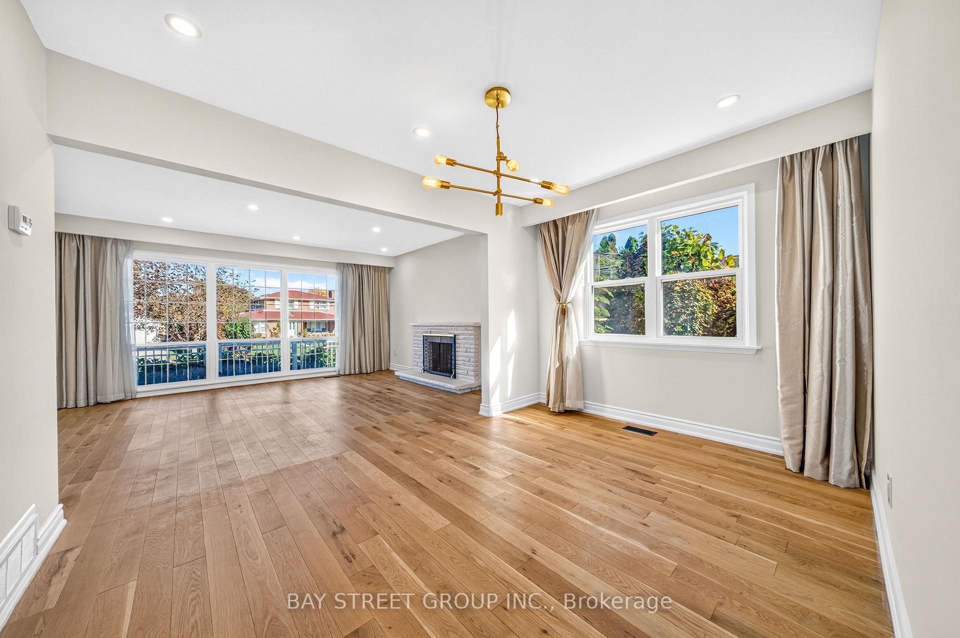 Photo 8 of 203 Cassandra Boulevard, North York, Parkwoods-Donalda — HOMEH