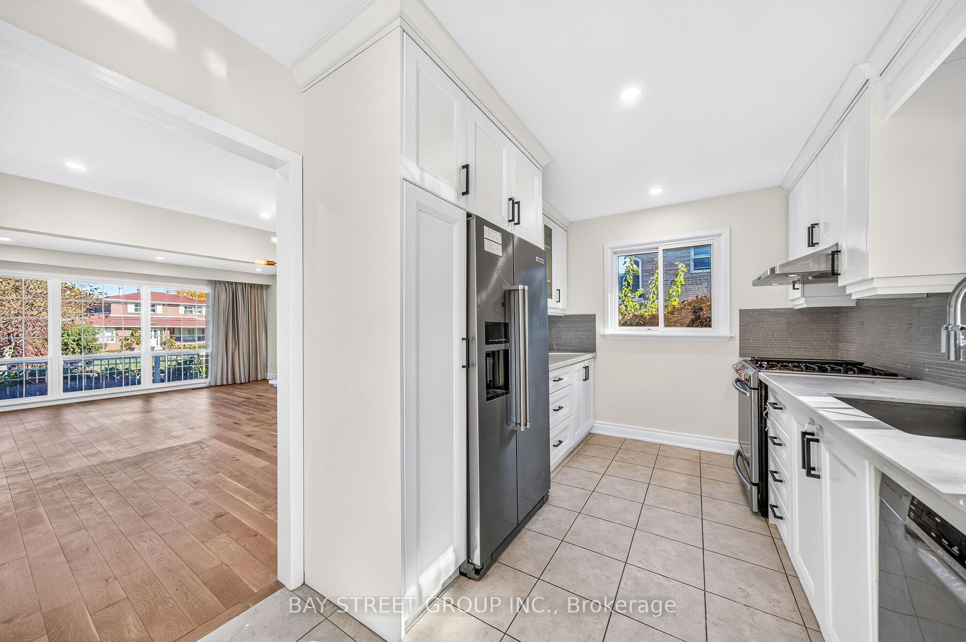 Photo 11 of 203 Cassandra Boulevard, North York, Parkwoods-Donalda — HOMEH