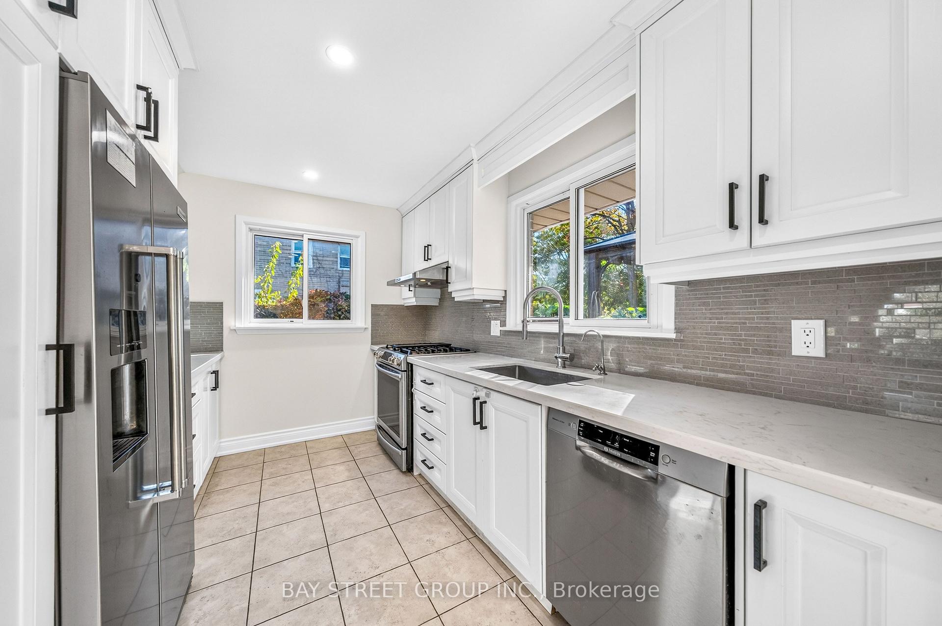 Photo 12 of 203 Cassandra Boulevard, North York, Parkwoods-Donalda — HOMEH