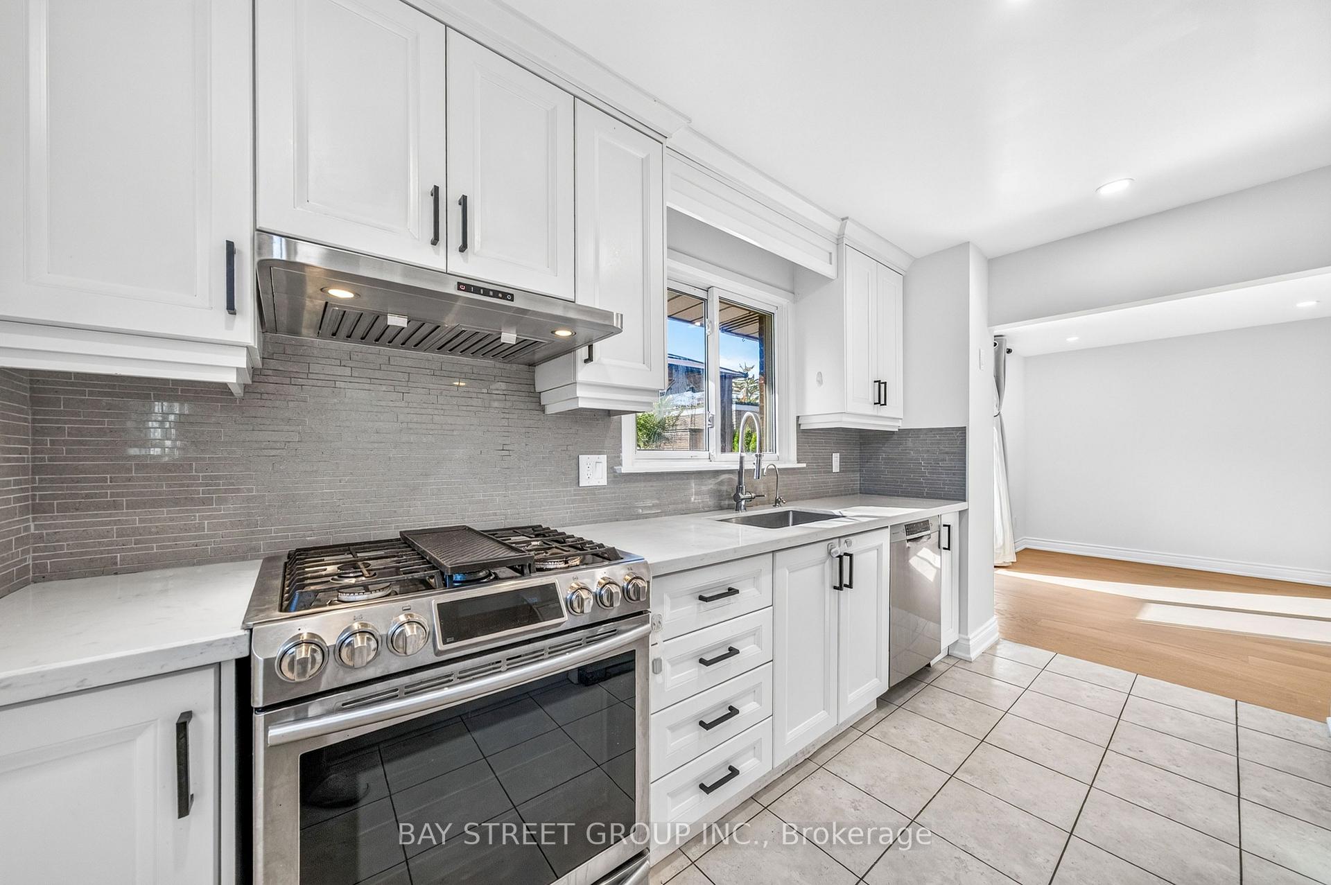 Photo 14 of 203 Cassandra Boulevard, North York, Parkwoods-Donalda — HOMEH