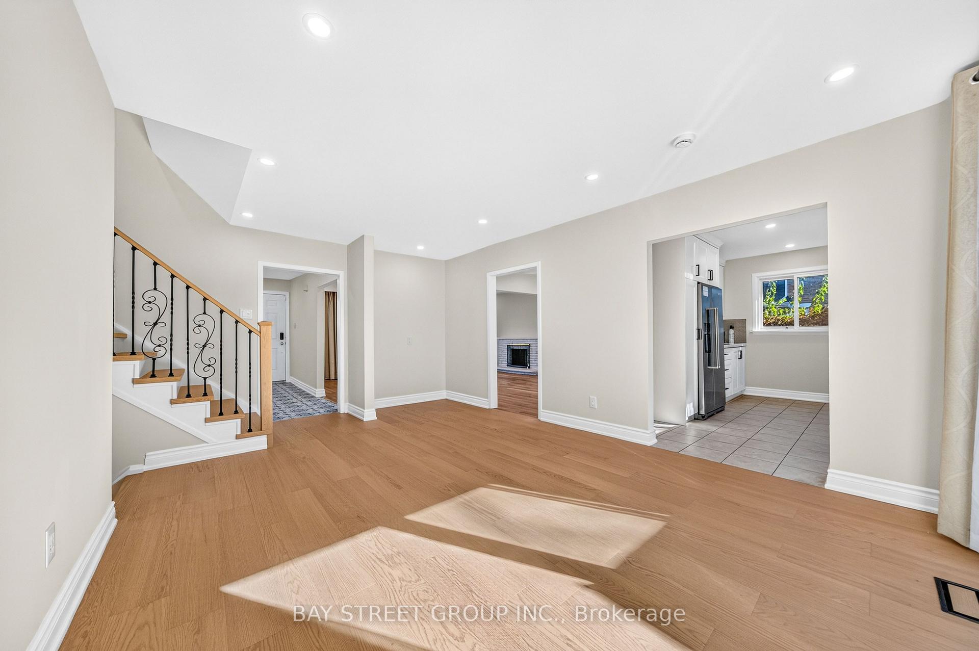 Photo 15 of 203 Cassandra Boulevard, North York, Parkwoods-Donalda — HOMEH