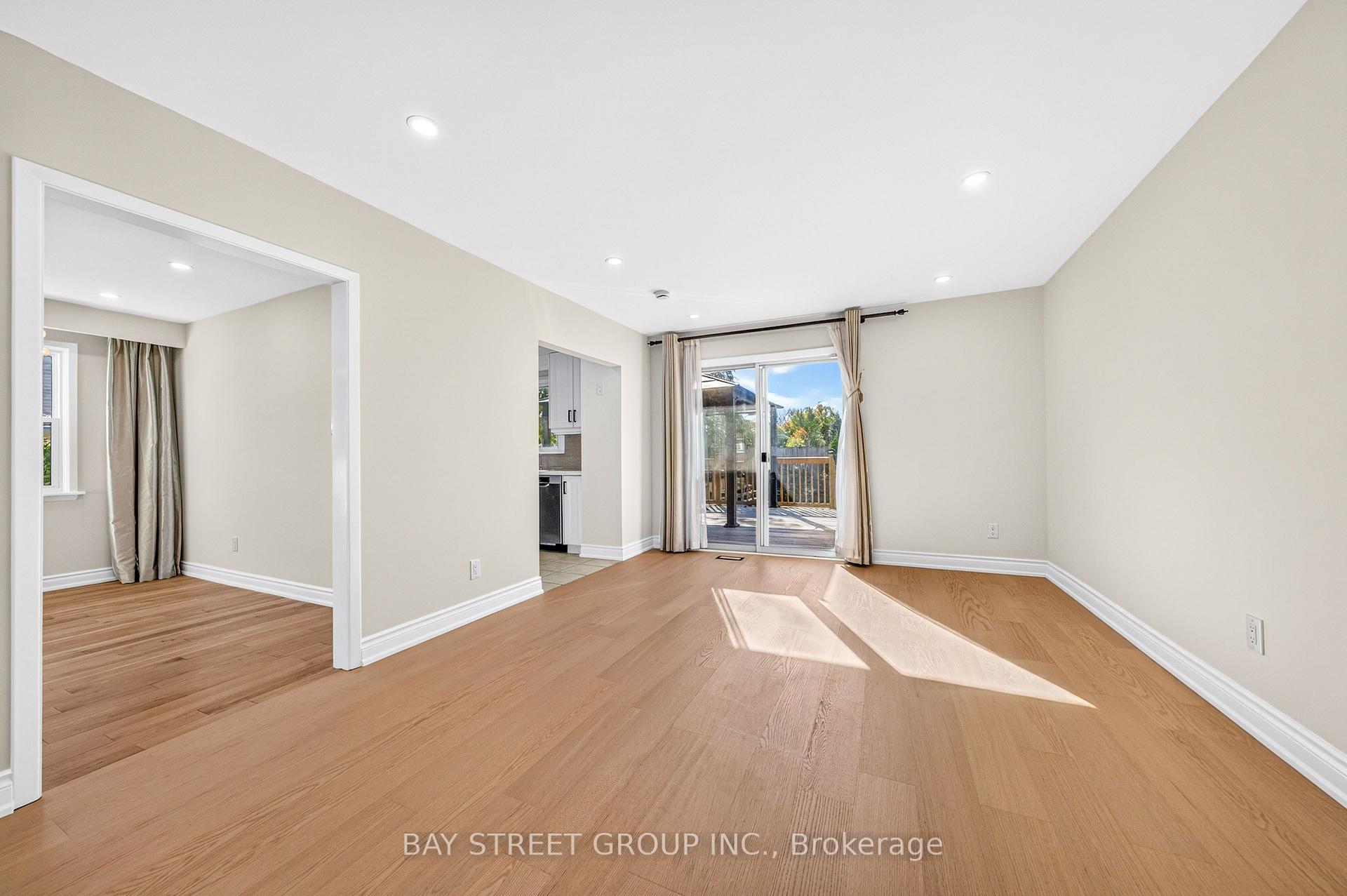 Photo 16 of 203 Cassandra Boulevard, North York, Parkwoods-Donalda — HOMEH