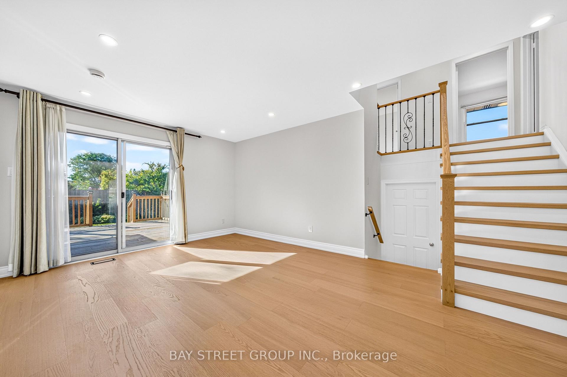 Photo 17 of 203 Cassandra Boulevard, North York, Parkwoods-Donalda — HOMEH
