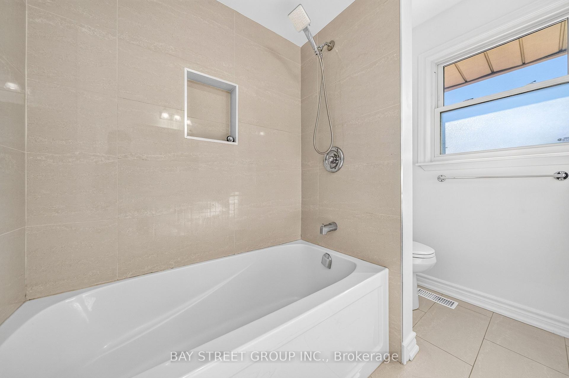 Photo 20 of 203 Cassandra Boulevard, North York, Parkwoods-Donalda — HOMEH