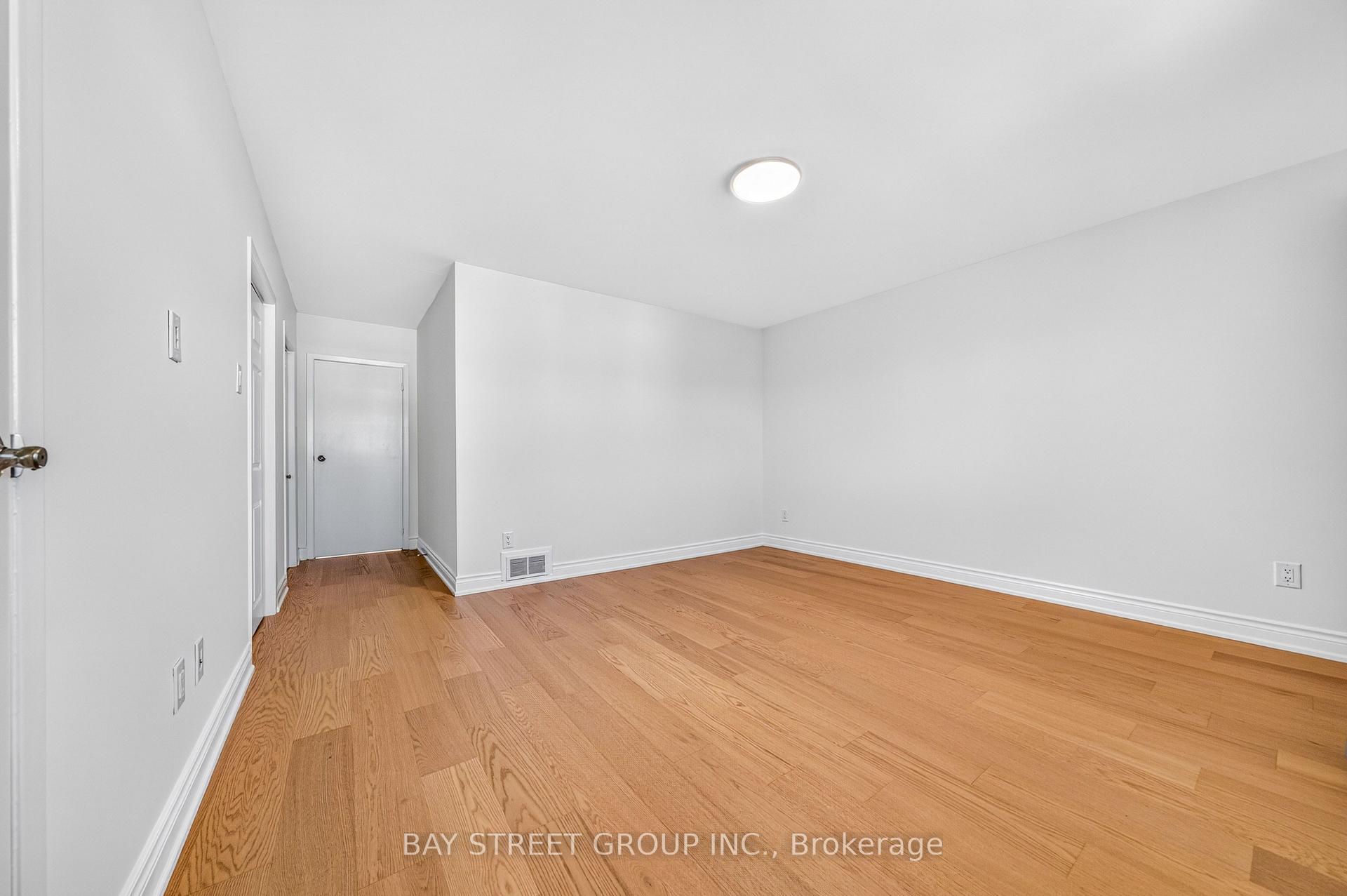 Photo 23 of 203 Cassandra Boulevard, North York, Parkwoods-Donalda — HOMEH