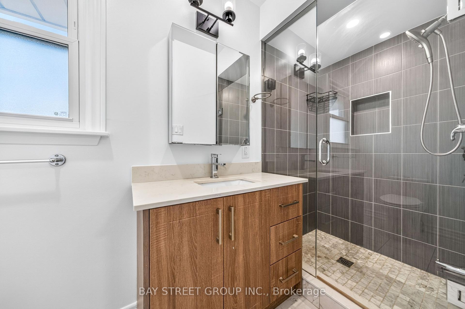 Photo 24 of 203 Cassandra Boulevard, North York, Parkwoods-Donalda — HOMEH