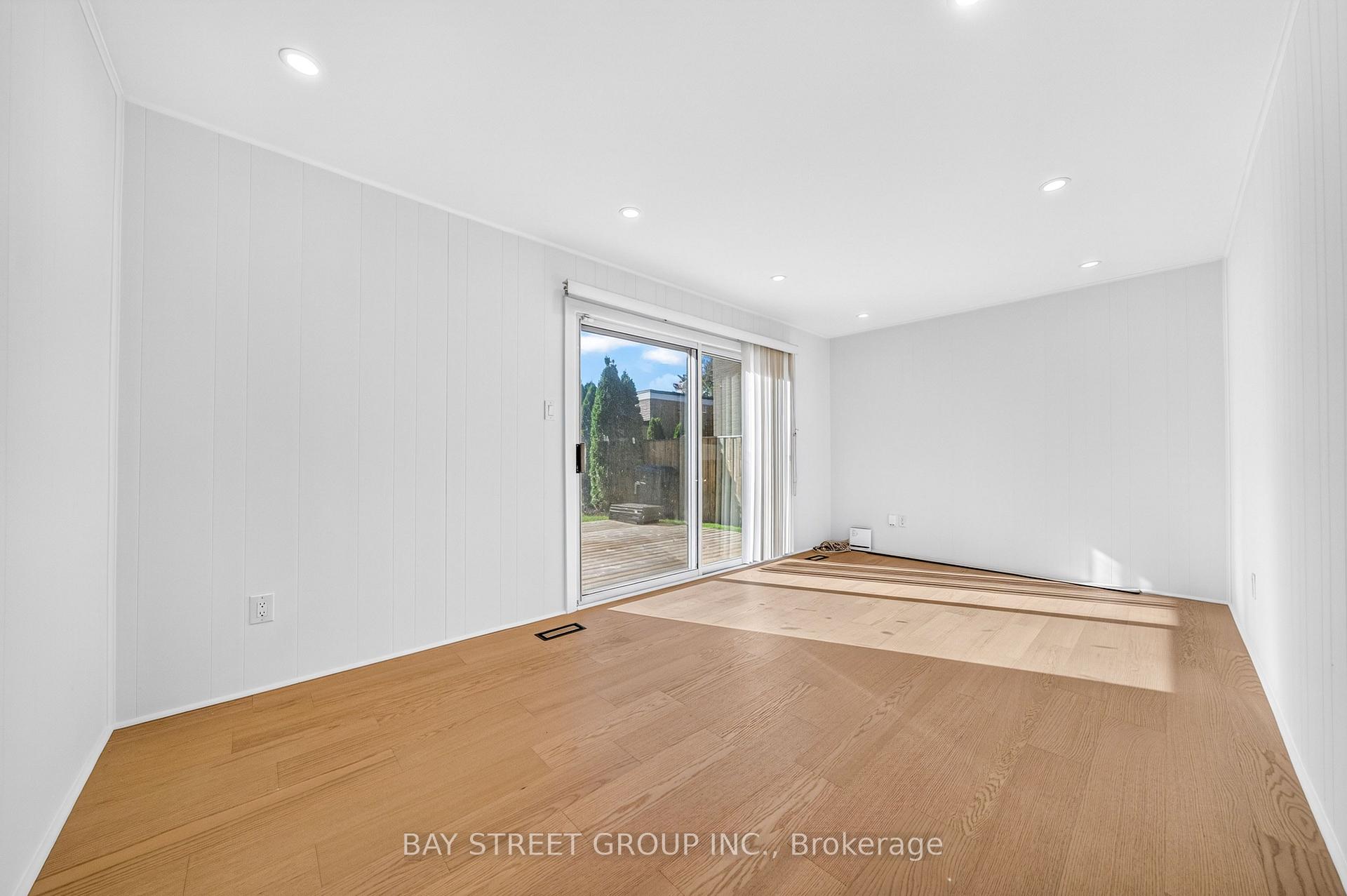 Photo 30 of 203 Cassandra Boulevard, North York, Parkwoods-Donalda — HOMEH
