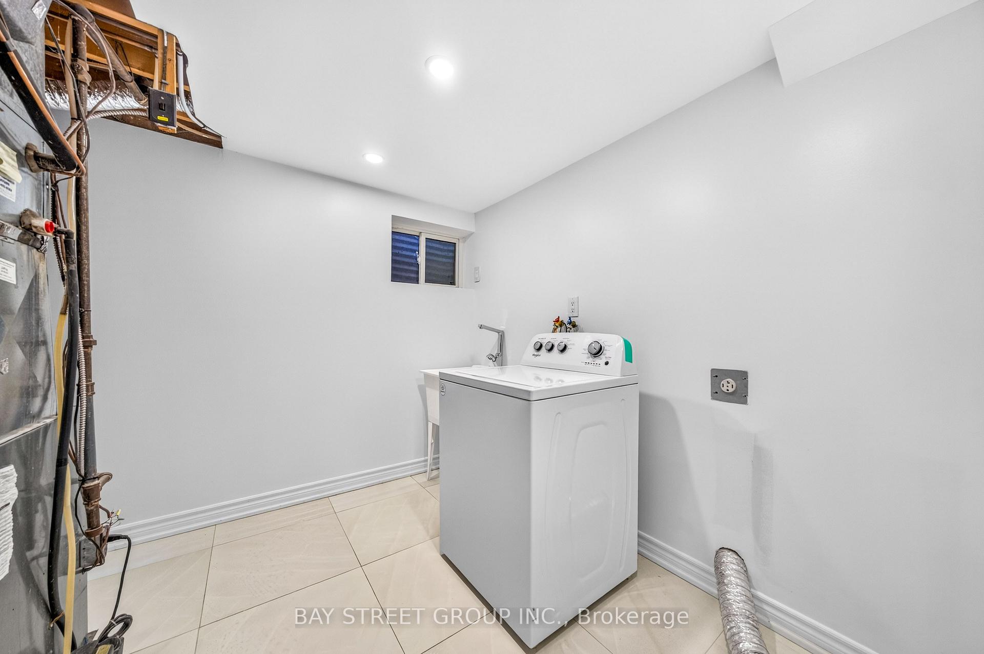 Photo 33 of 203 Cassandra Boulevard, North York, Parkwoods-Donalda — HOMEH
