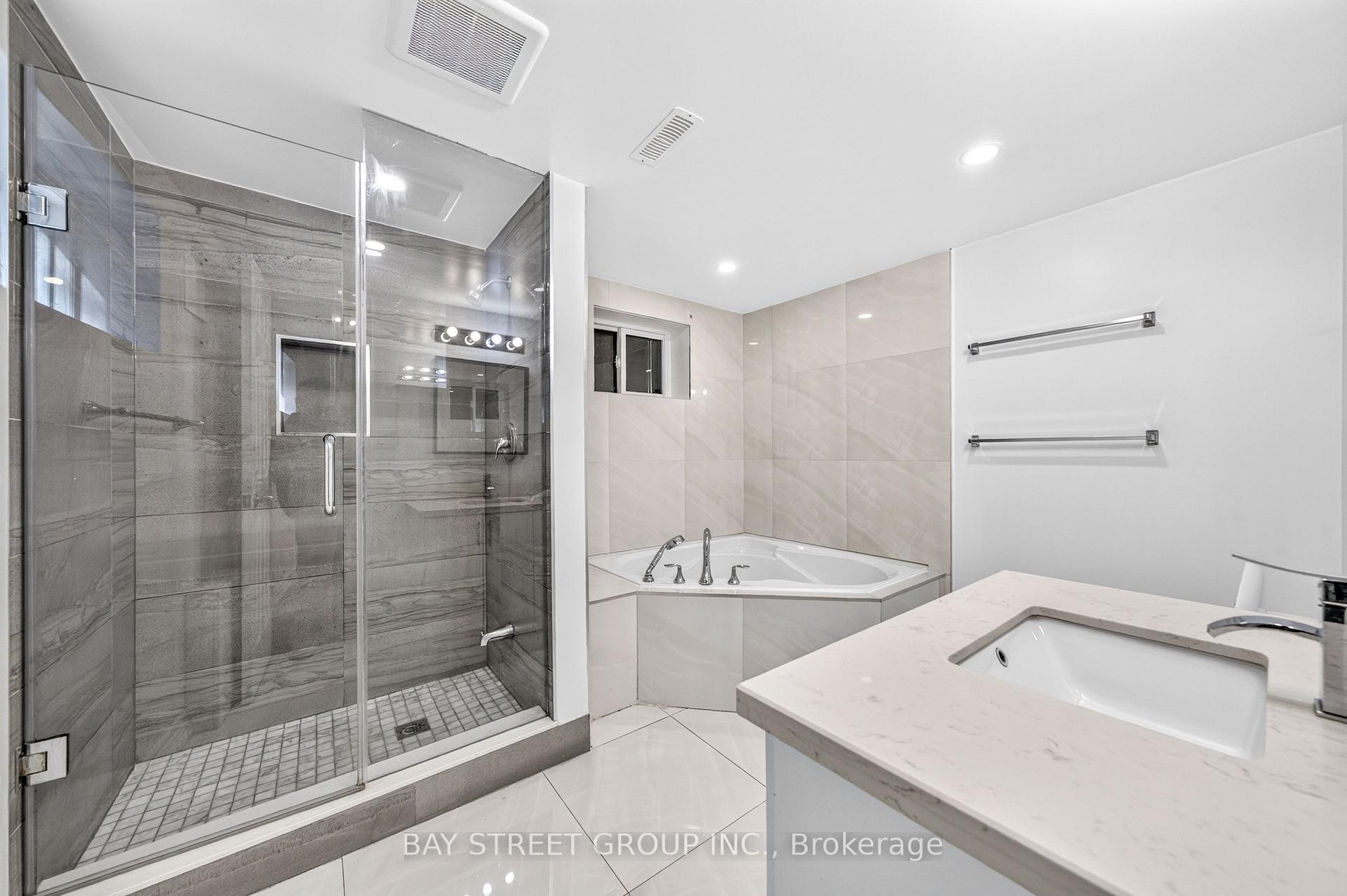 Photo 38 of 203 Cassandra Boulevard, North York, Parkwoods-Donalda — HOMEH