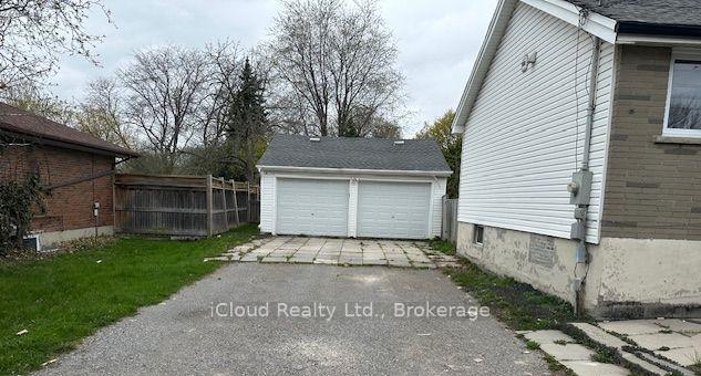 Photo 3 of 72 Thickson Road N, Whitby, Blue Grass Meadows — HOMEH