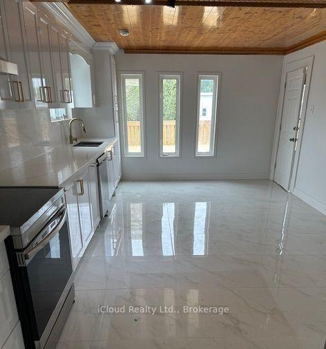 Photo 7 of 72 Thickson Road N, Whitby, Blue Grass Meadows — HOMEH