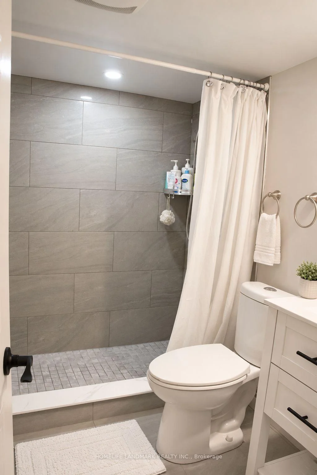 Photo 62 of 136 Grandview Avenue, Markham, Grandview — HOMEH