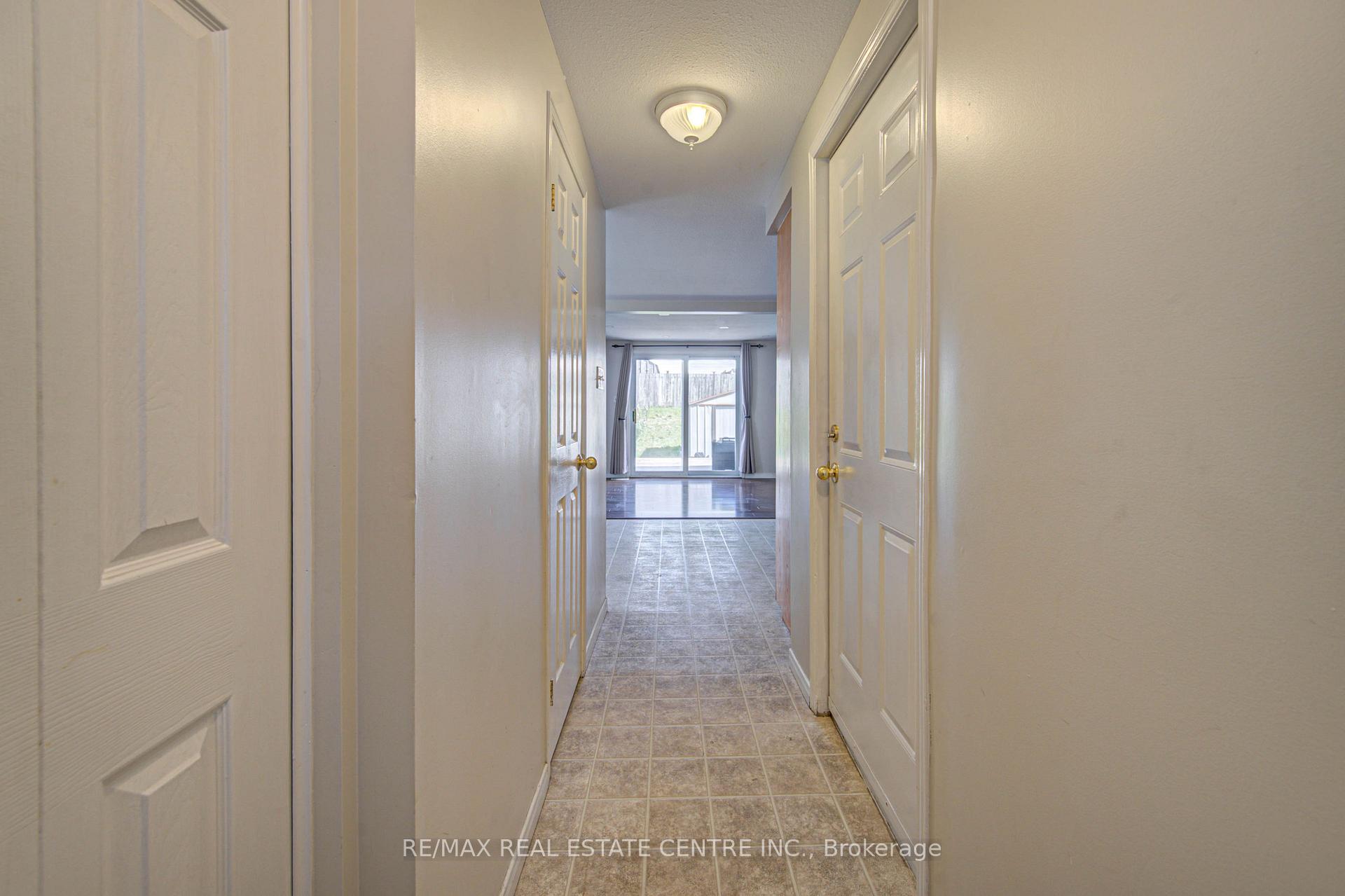 Photo 4 of 155 Highbrook Street, Kitchener, Laurentian Hills/Country Hills W — HOMEH