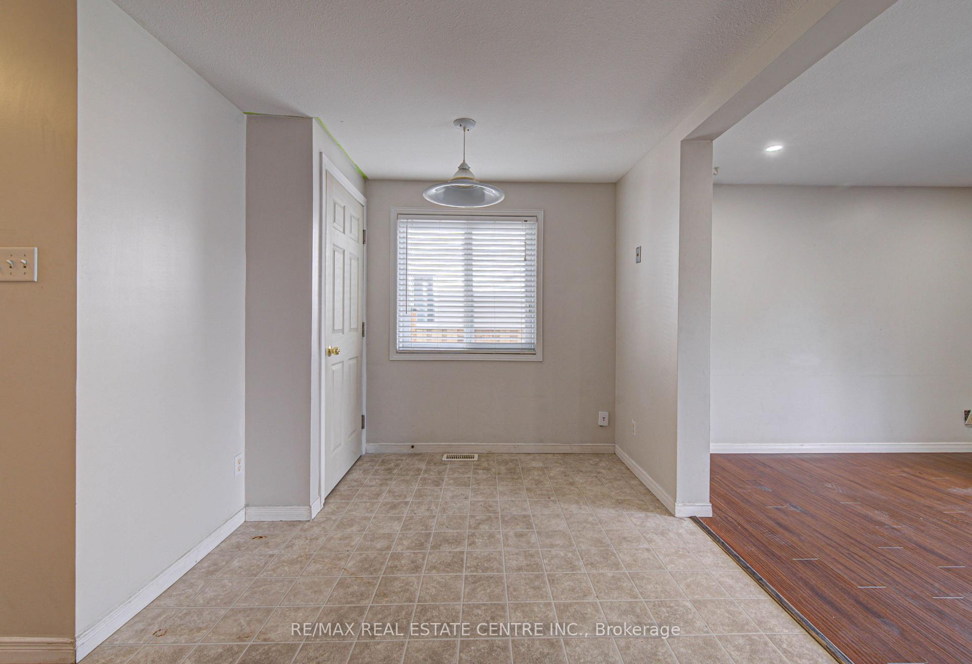 Photo 7 of 155 Highbrook Street, Kitchener, Laurentian Hills/Country Hills W — HOMEH