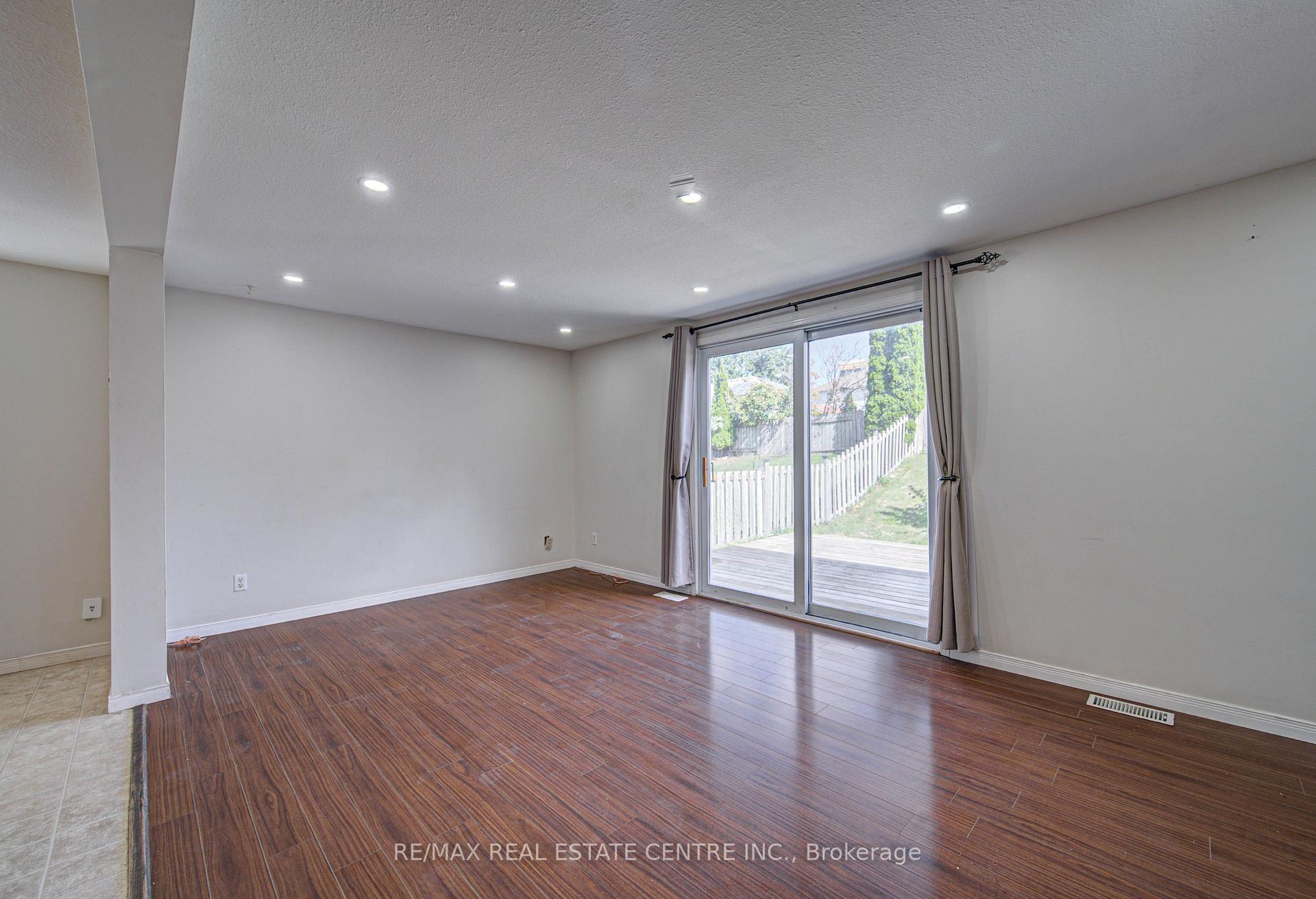 Photo 13 of 155 Highbrook Street, Kitchener, Laurentian Hills/Country Hills W — HOMEH