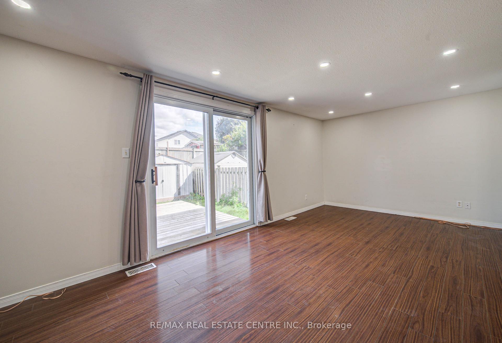 Photo 16 of 155 Highbrook Street, Kitchener, Laurentian Hills/Country Hills W — HOMEH