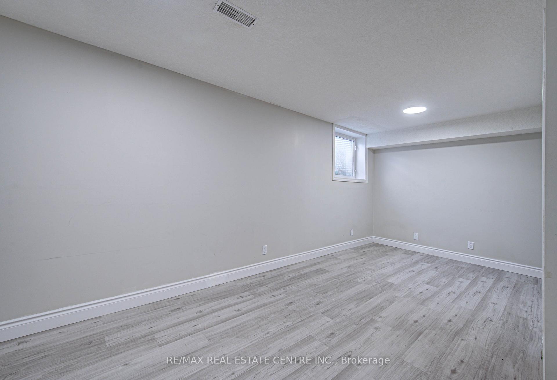 Photo 25 of 155 Highbrook Street, Kitchener, Laurentian Hills/Country Hills W — HOMEH