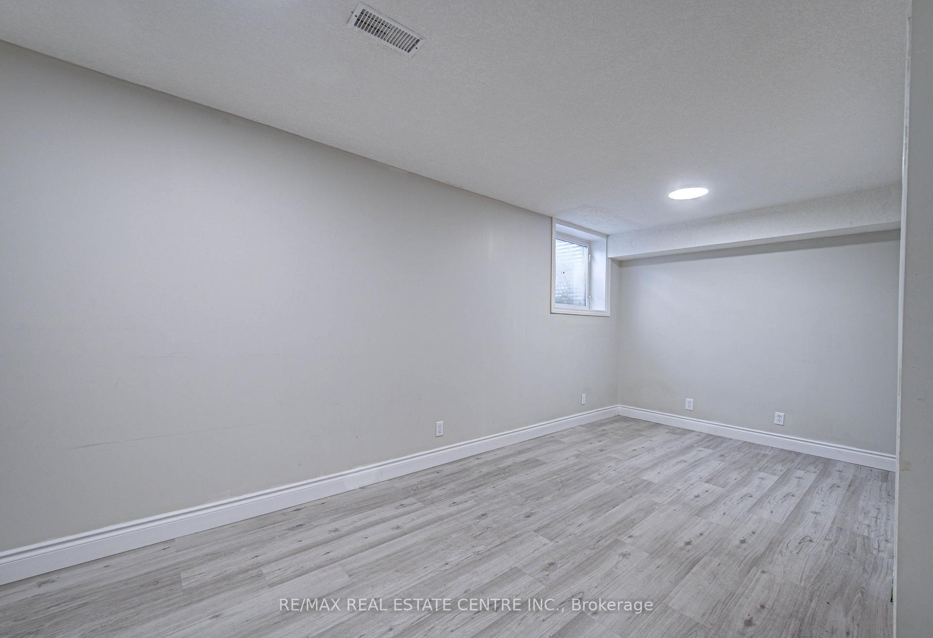 Photo 26 of 155 Highbrook Street, Kitchener, Laurentian Hills/Country Hills W — HOMEH