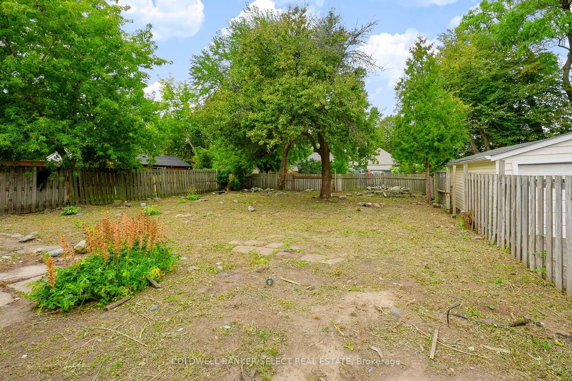 Photo 5 of 642 Upper Wellington Street, Hamilton, Centremount — HOMEH