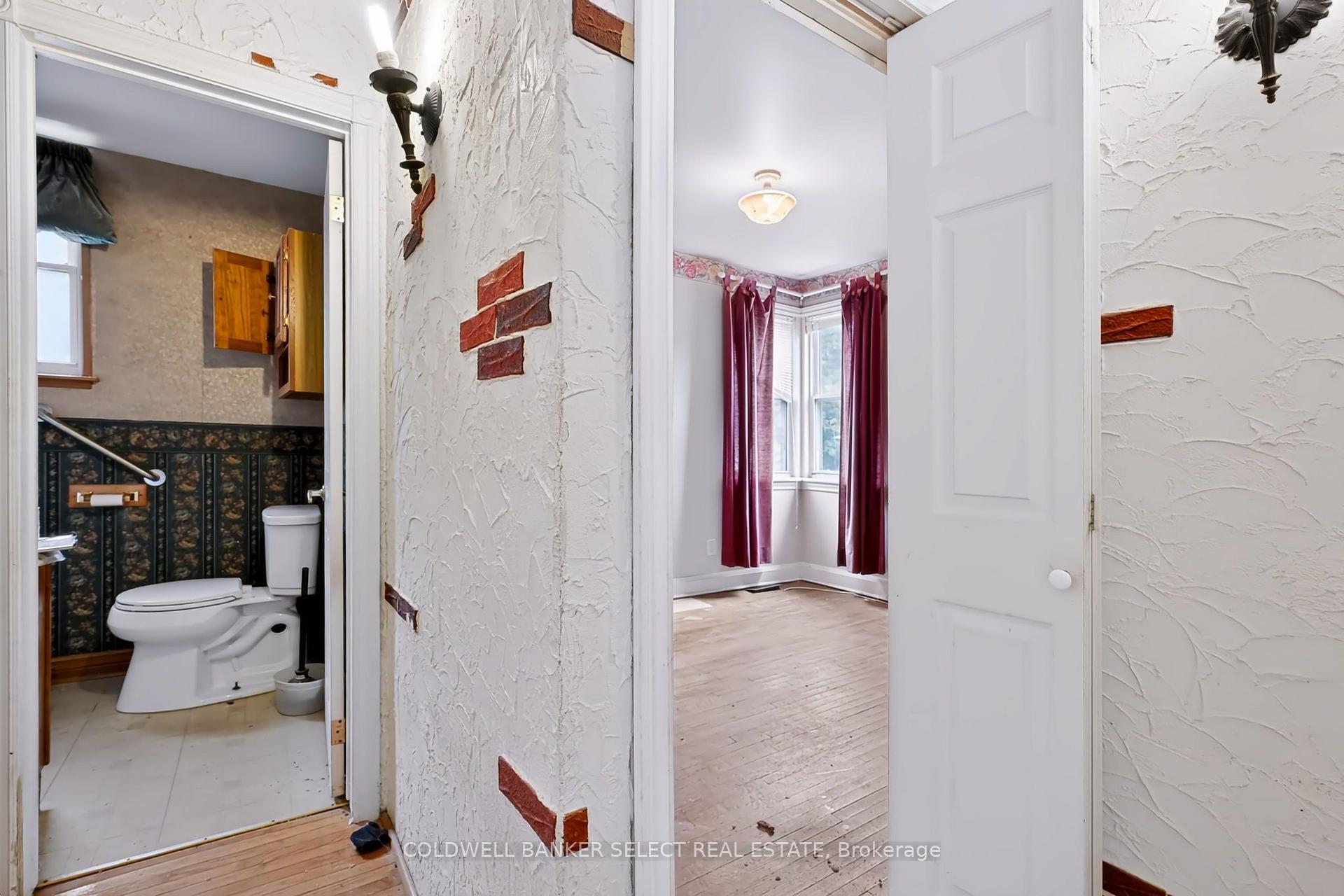 Photo 14 of 642 Upper Wellington Street, Hamilton, Centremount — HOMEH