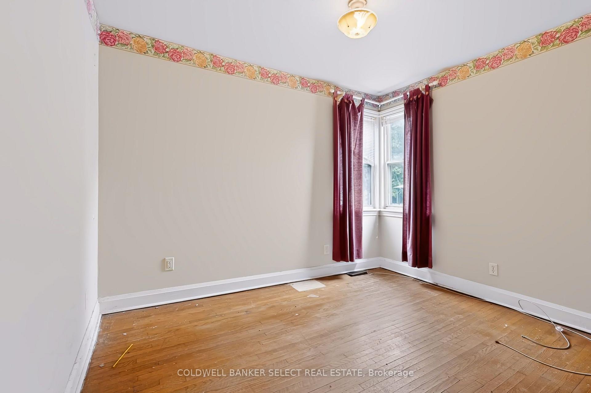 Photo 15 of 642 Upper Wellington Street, Hamilton, Centremount — HOMEH