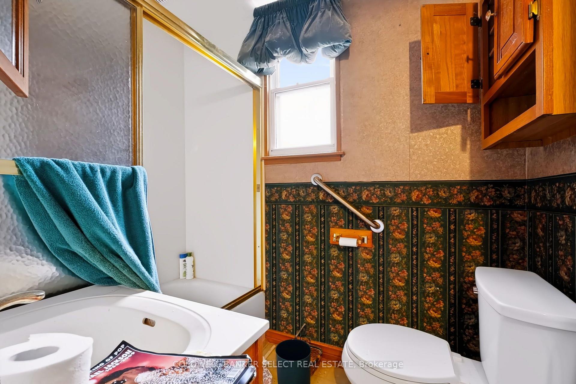 Photo 17 of 642 Upper Wellington Street, Hamilton, Centremount — HOMEH