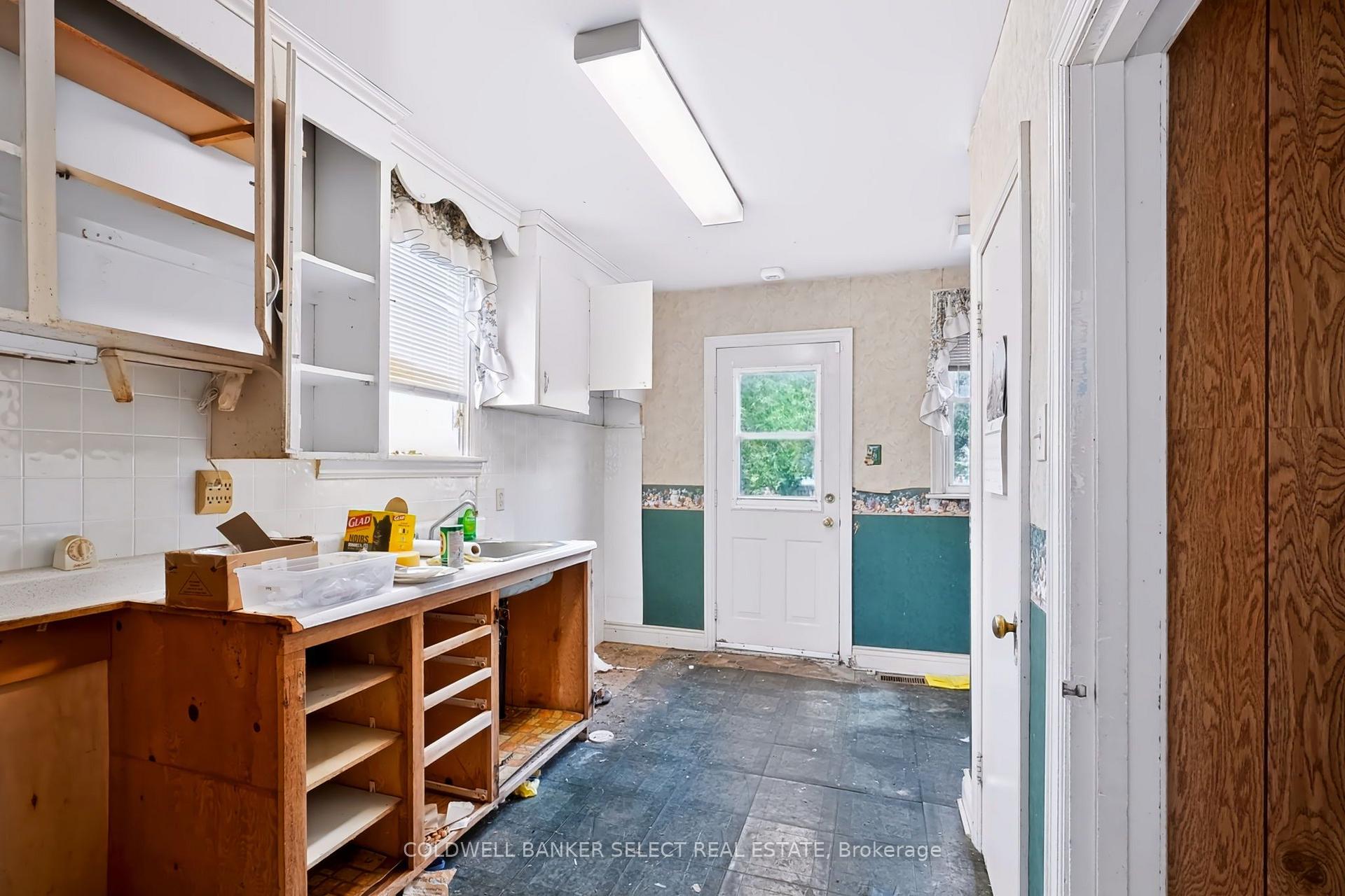 Photo 18 of 642 Upper Wellington Street, Hamilton, Centremount — HOMEH