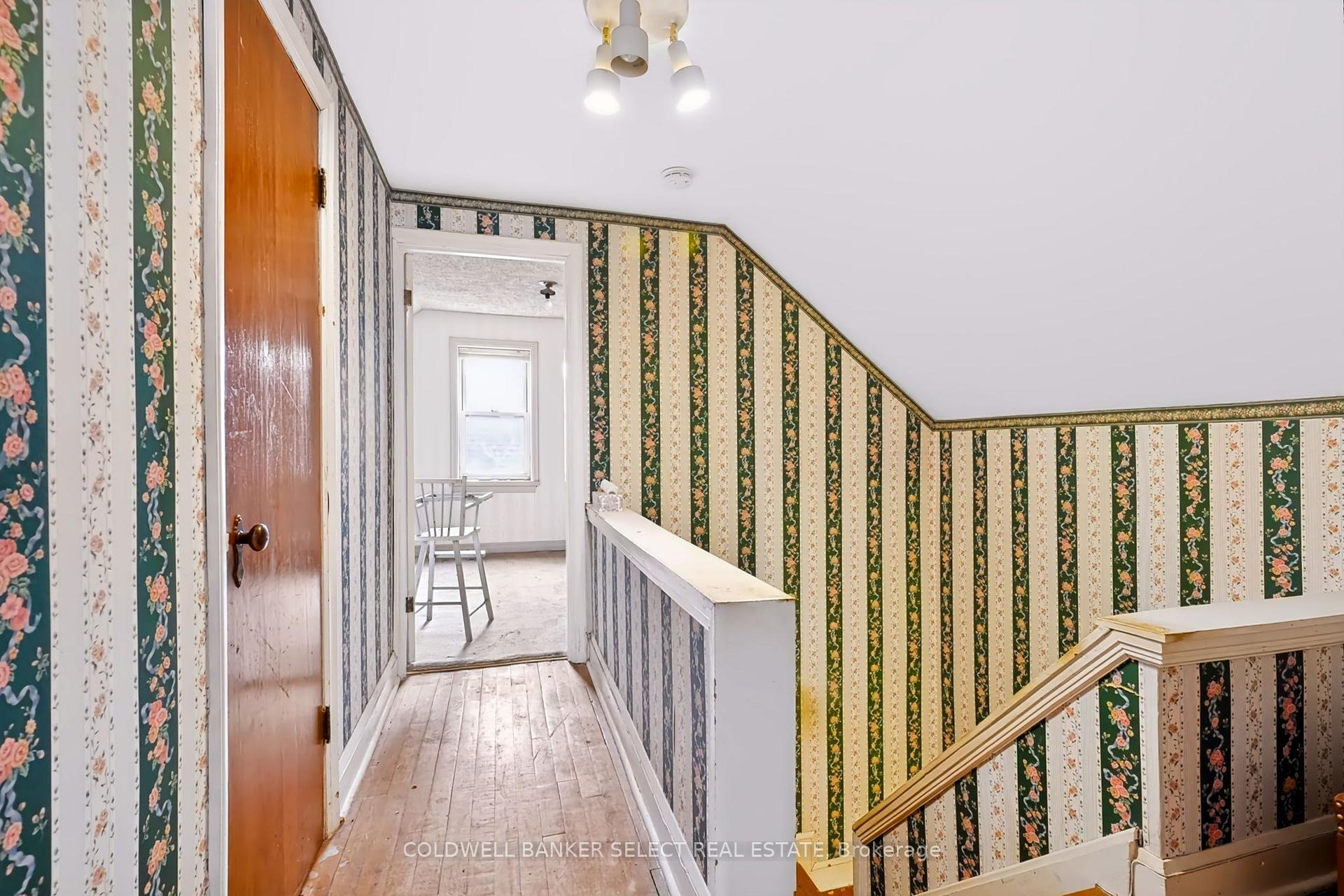 Photo 19 of 642 Upper Wellington Street, Hamilton, Centremount — HOMEH