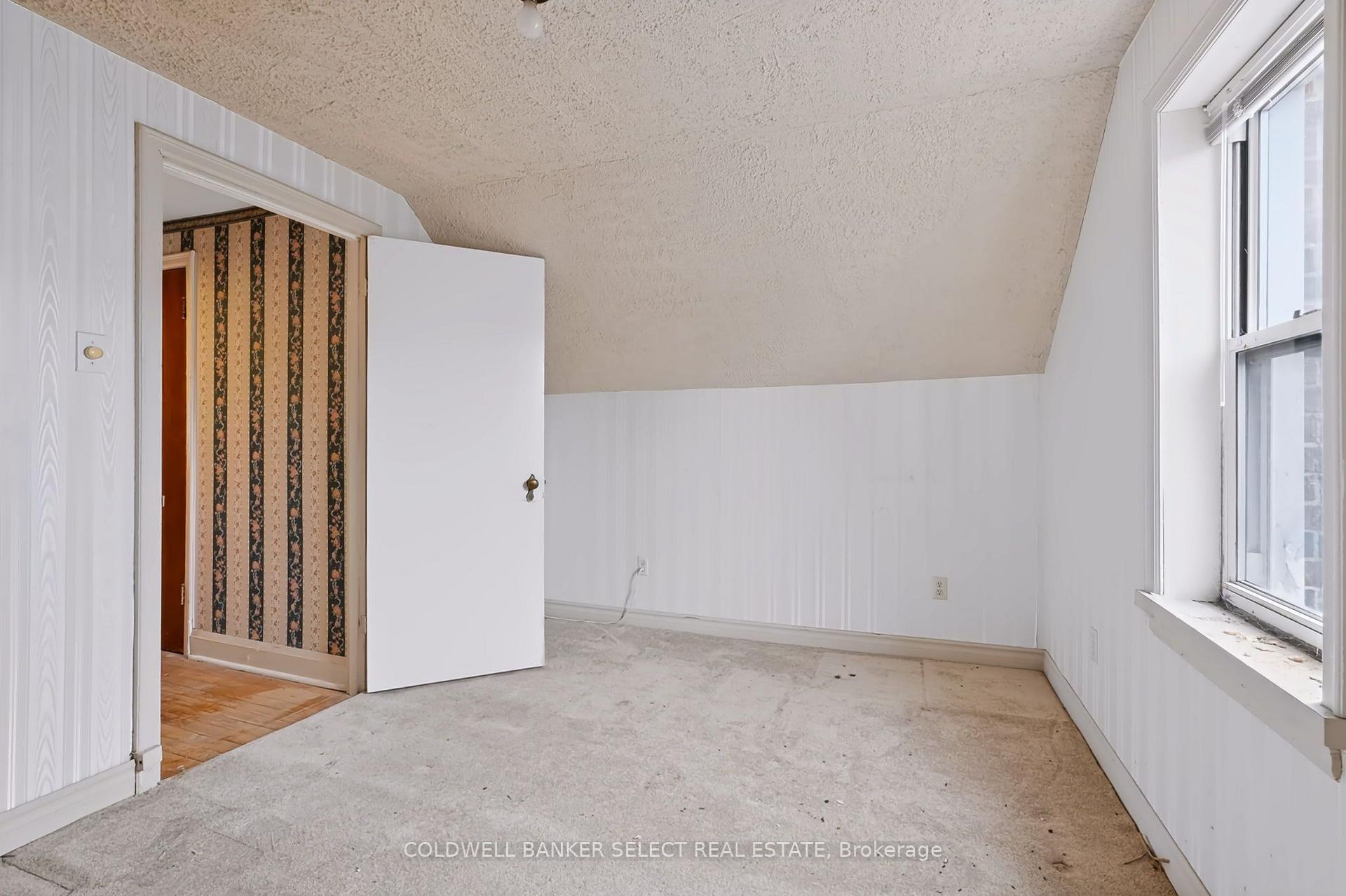 Photo 23 of 642 Upper Wellington Street, Hamilton, Centremount — HOMEH