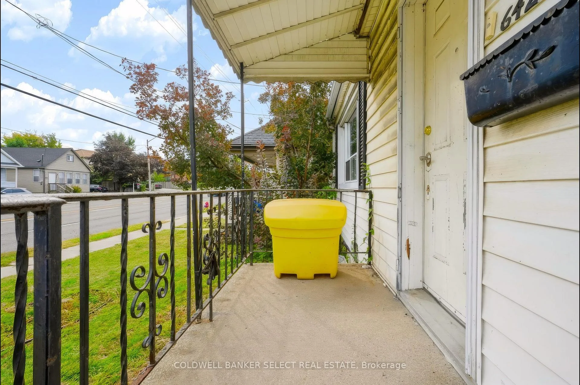 Photo 4 of 642 Upper Wellington Street, Hamilton, Centremount — HOMEH