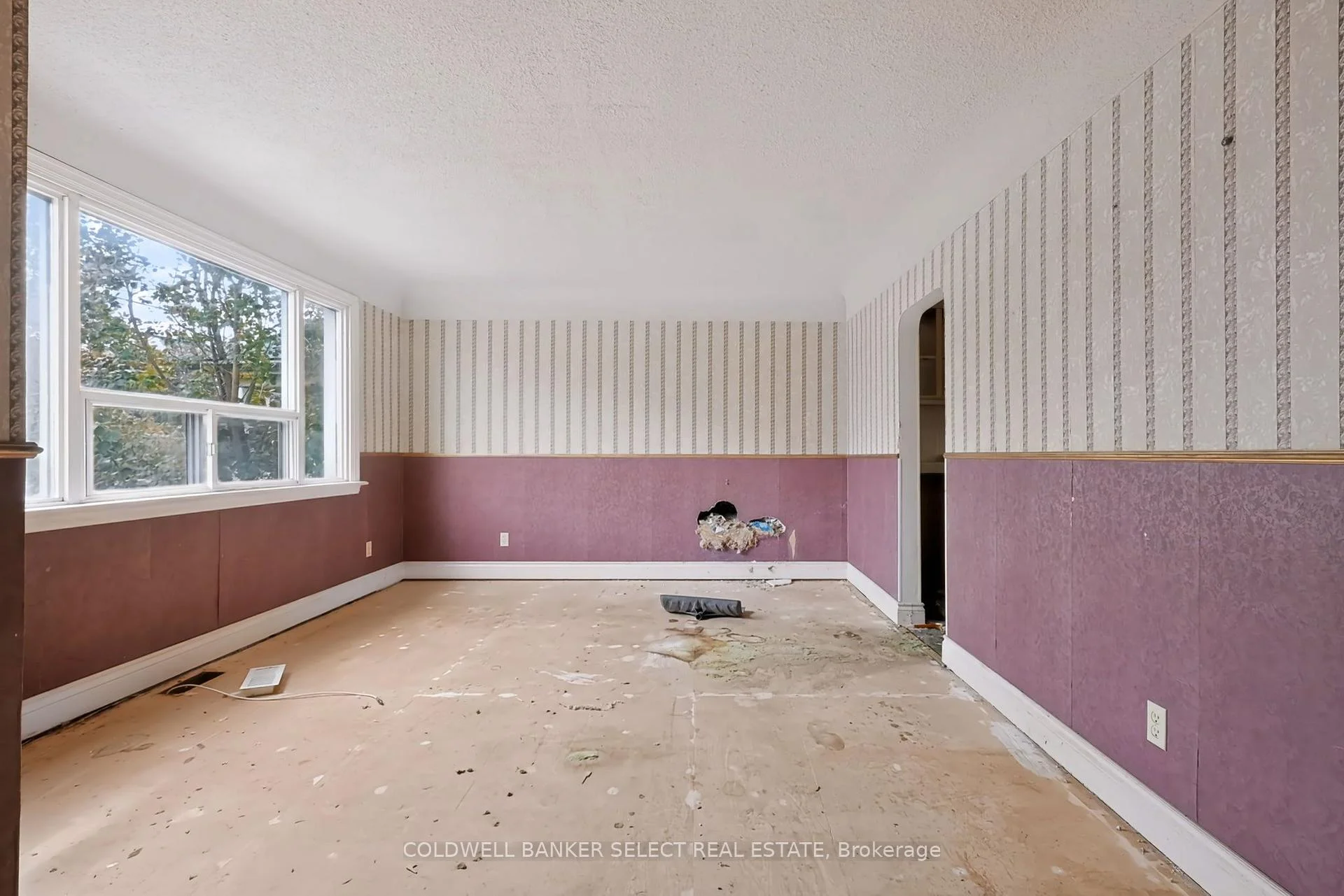 Photo 10 of 642 Upper Wellington Street, Hamilton, Centremount — HOMEH