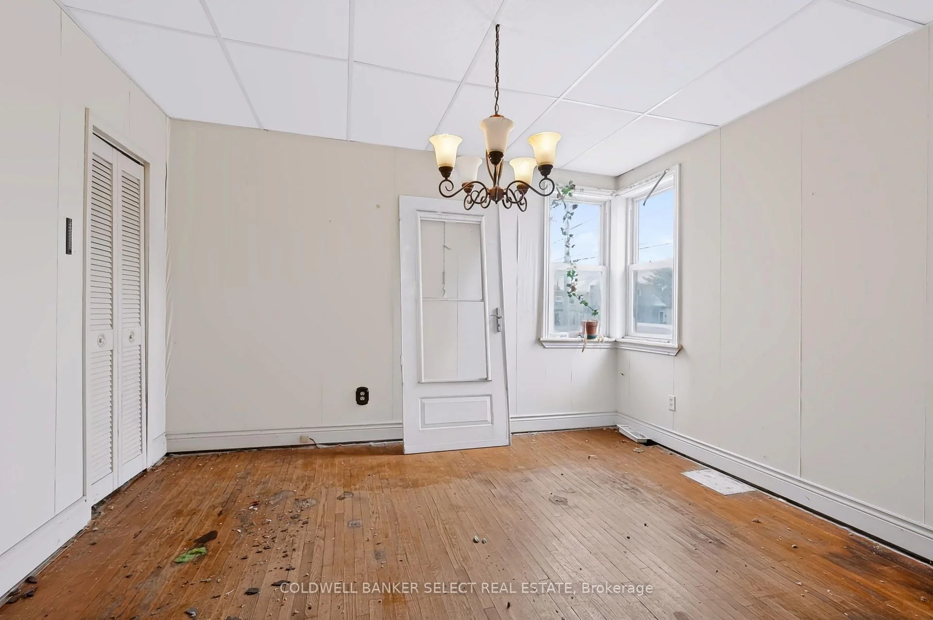 Photo 12 of 642 Upper Wellington Street, Hamilton, Centremount — HOMEH